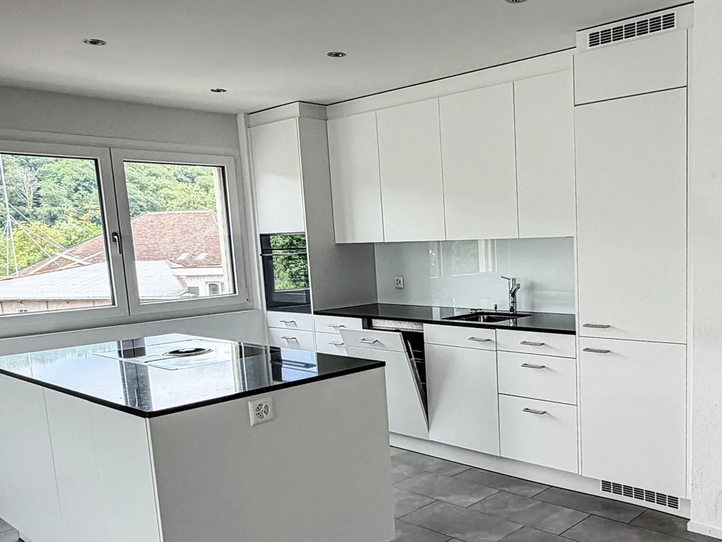 Schöne 4.5 Zimmer Wohnung, zentrale Lage - Foto 6 von 12