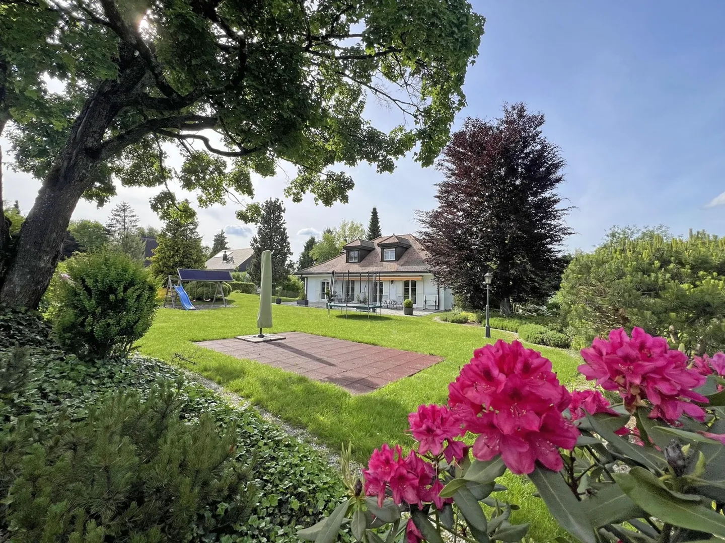 Property with 7.5 rooms and charm, on the edge of an agricultural zone - Photo 1 of 12