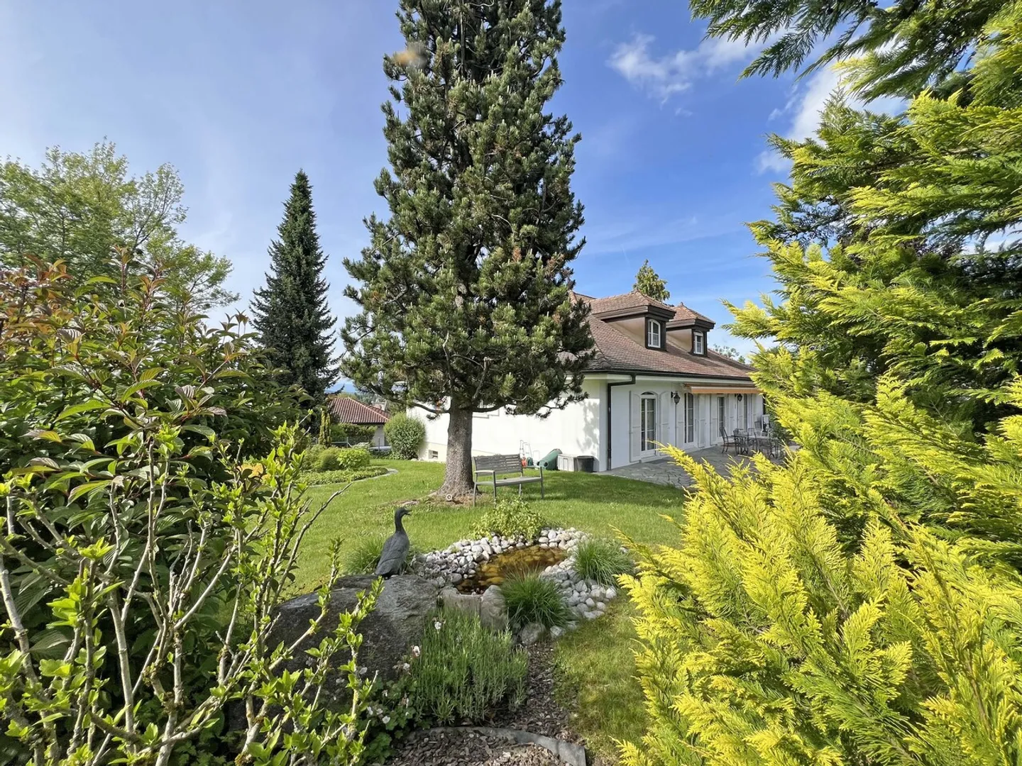 Property with 7.5 rooms and charm, on the edge of an agricultural zone - Photo 3 of 12