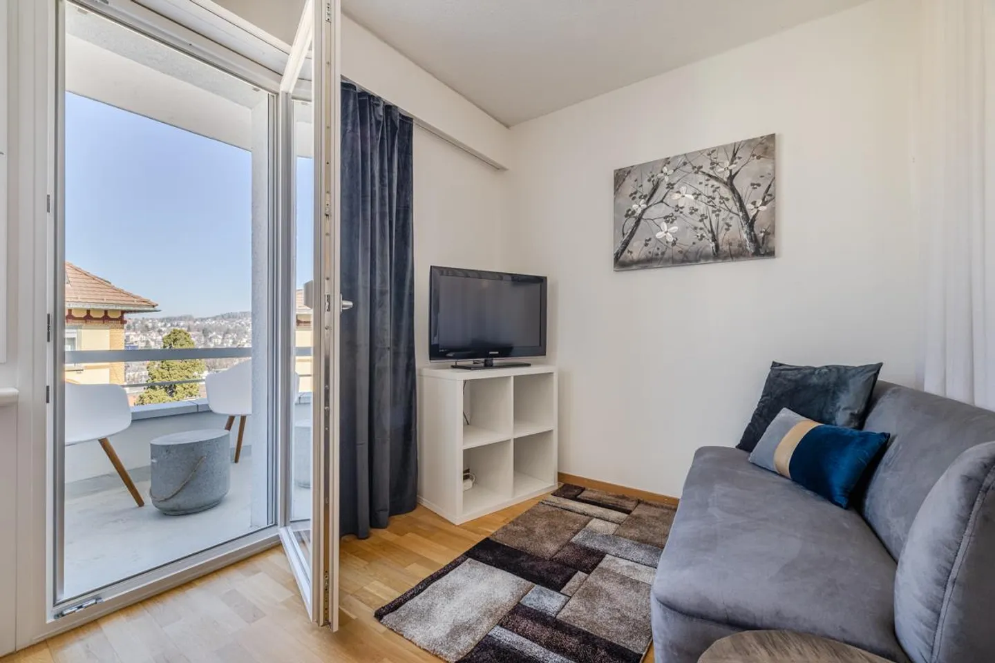 Furnished 1.5-room apartment with balcony in the city of St. Gallen - Photo 2 of 6