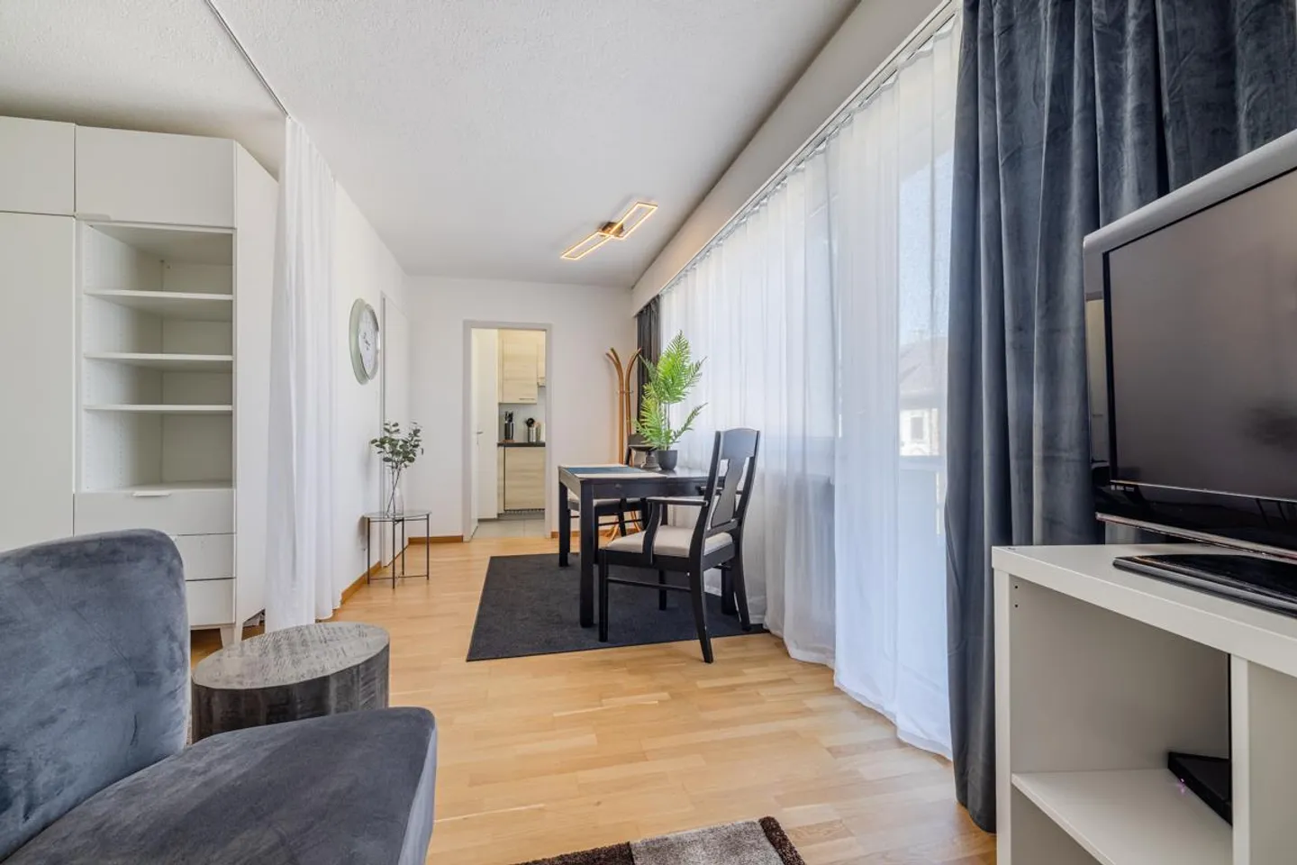 Furnished 1.5-room apartment with balcony in the city of St. Gallen - Photo 4 of 6