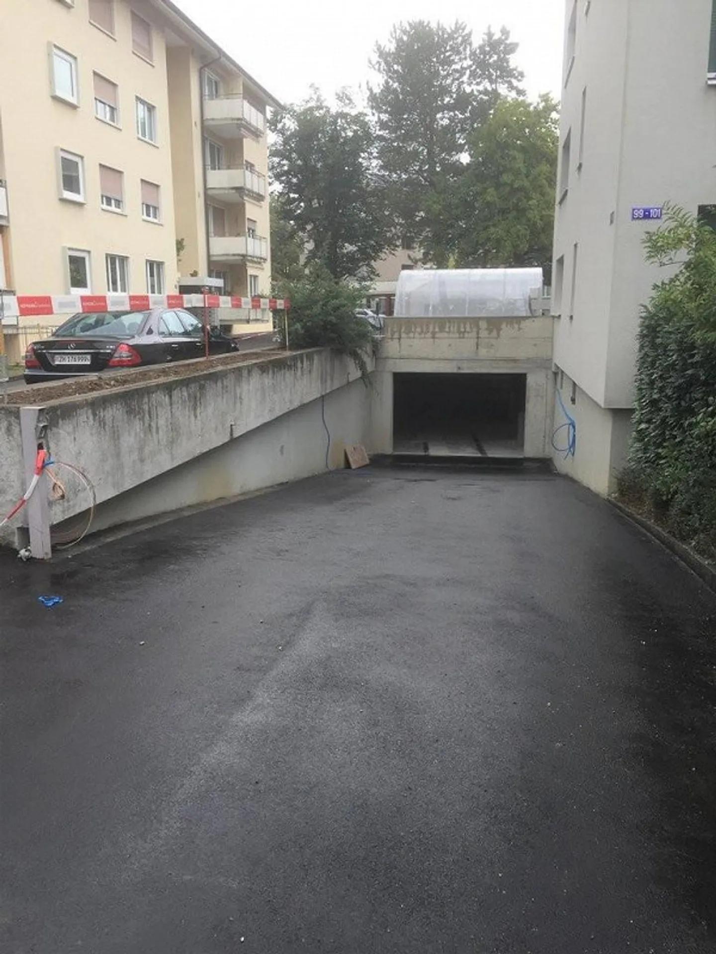 Bequemer Tiefgaragenplatz - Foto 2 von 3