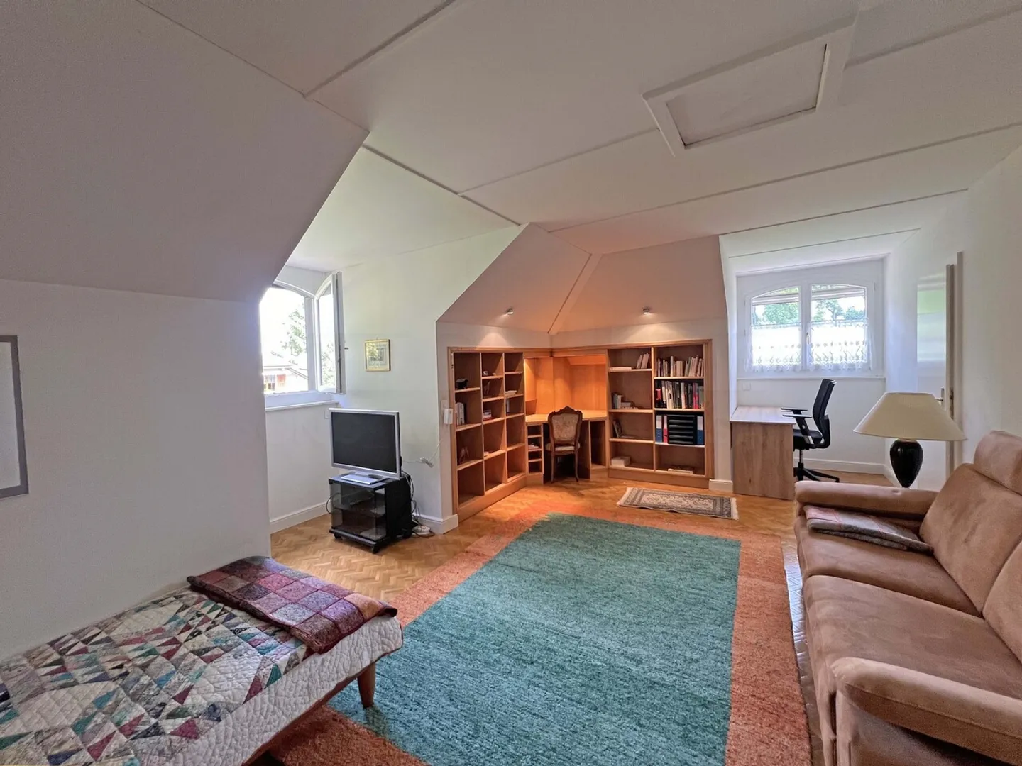 Property with 7.5 rooms and charm, on the edge of an agricultural zone - Photo 9 of 12