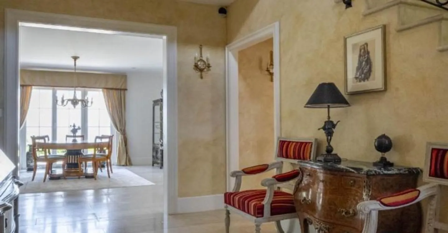 Property with 13 rooms in Bassins - Photo 3 of 13