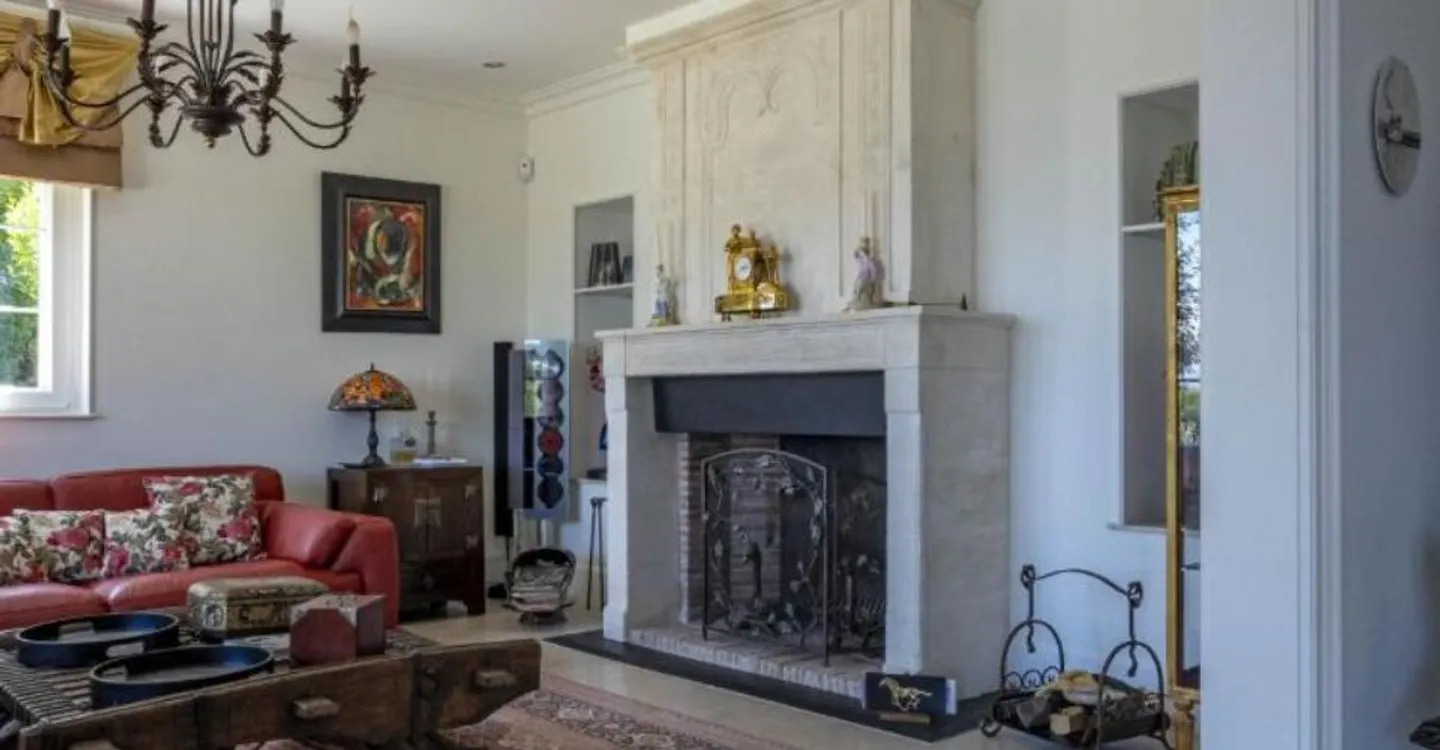 Property with 13 rooms in Bassins - Photo 4 of 13