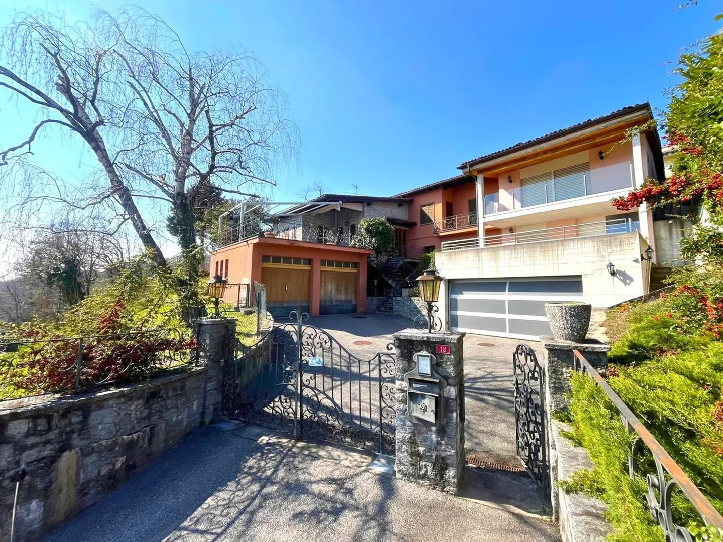 TWO-FAMILY HOUSE SURROUNDED BY GREENERY - Photo 8 of 13