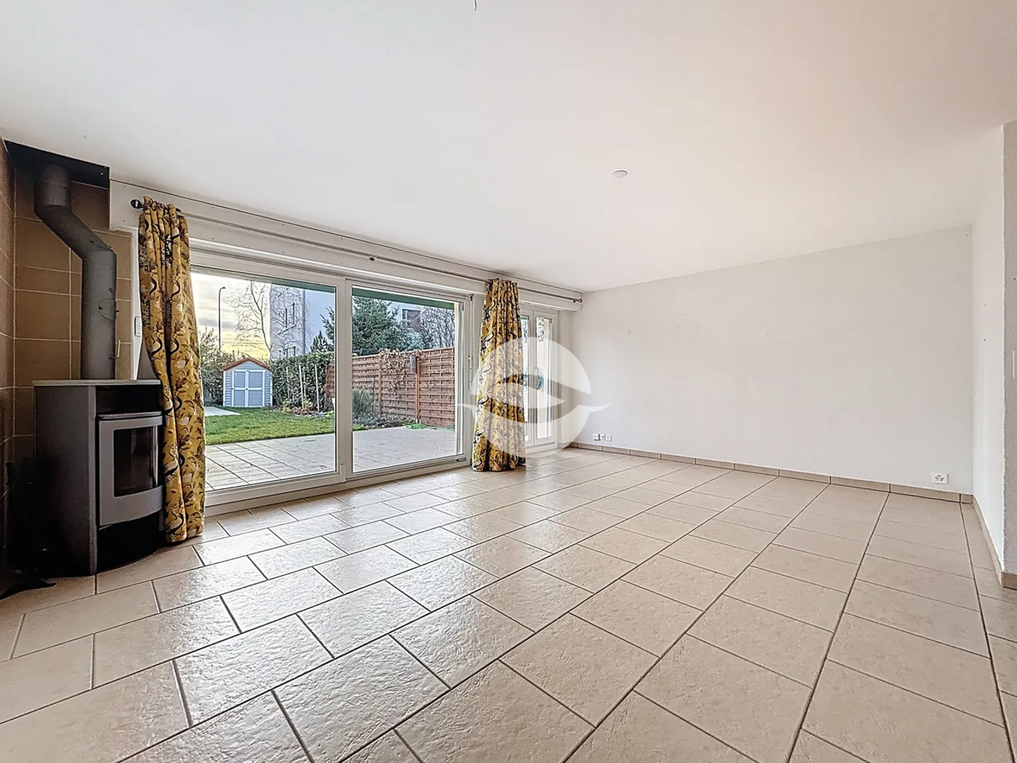 Charming Townhouse with Garden - Photo 3 of 12