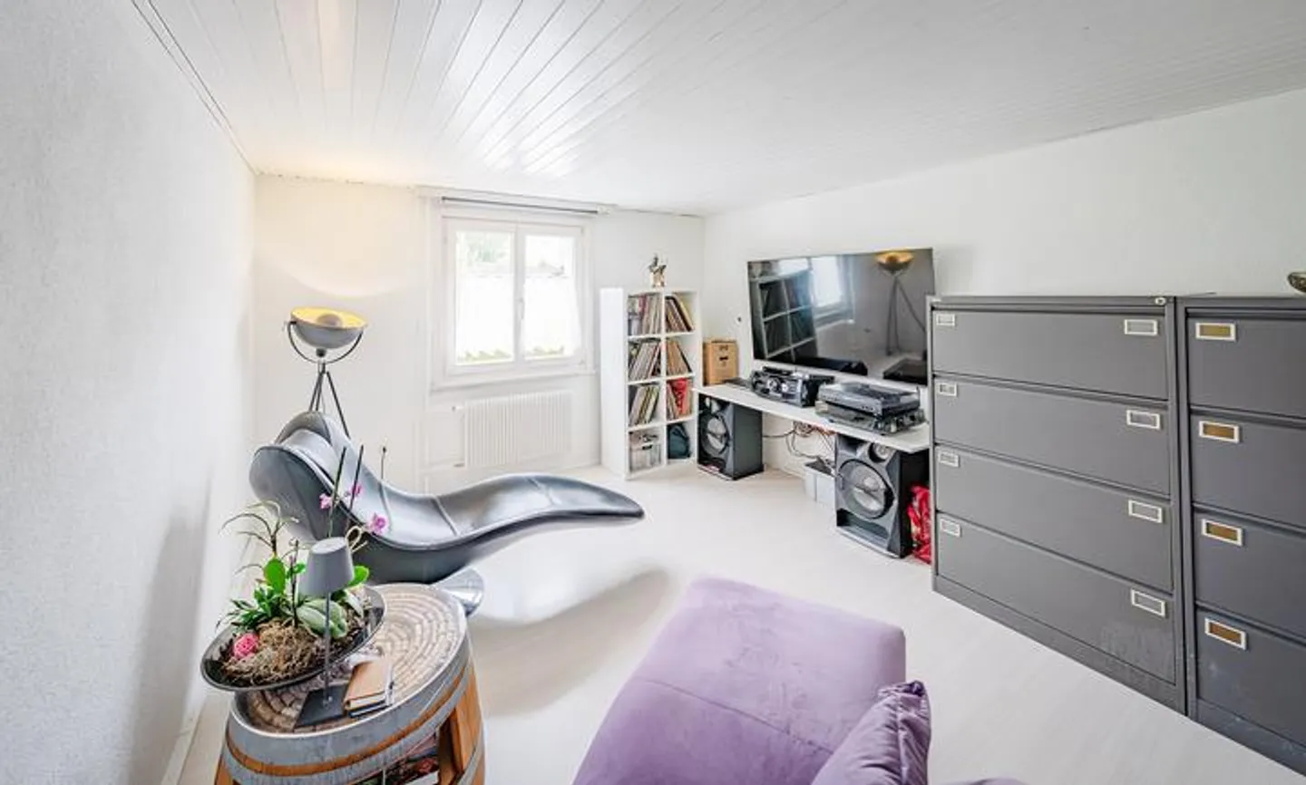 Renoviertes Einfamilienhaus mit Pool - Foto 4 von 9