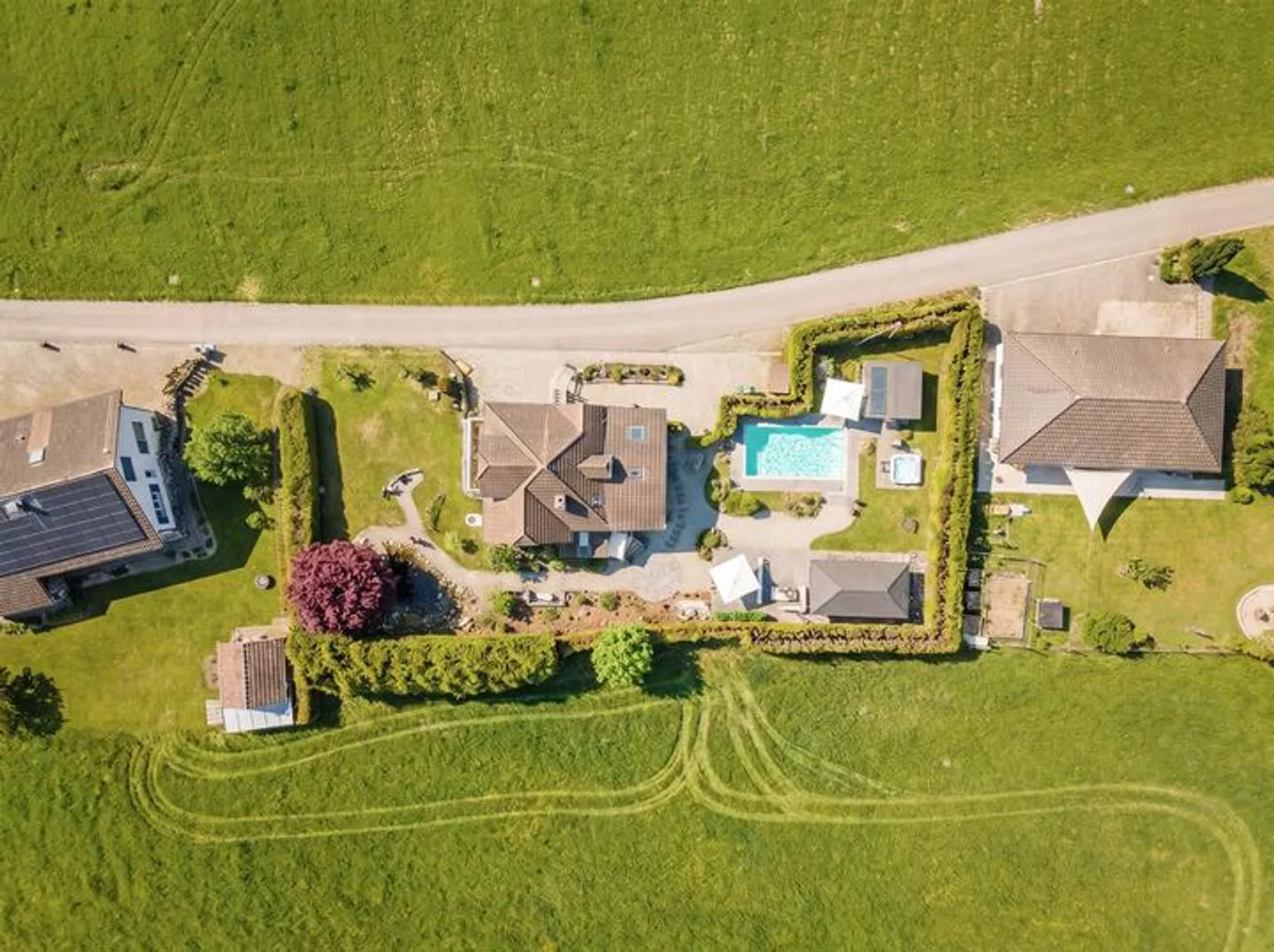 Renoviertes Einfamilienhaus mit Pool - Foto 8 von 9