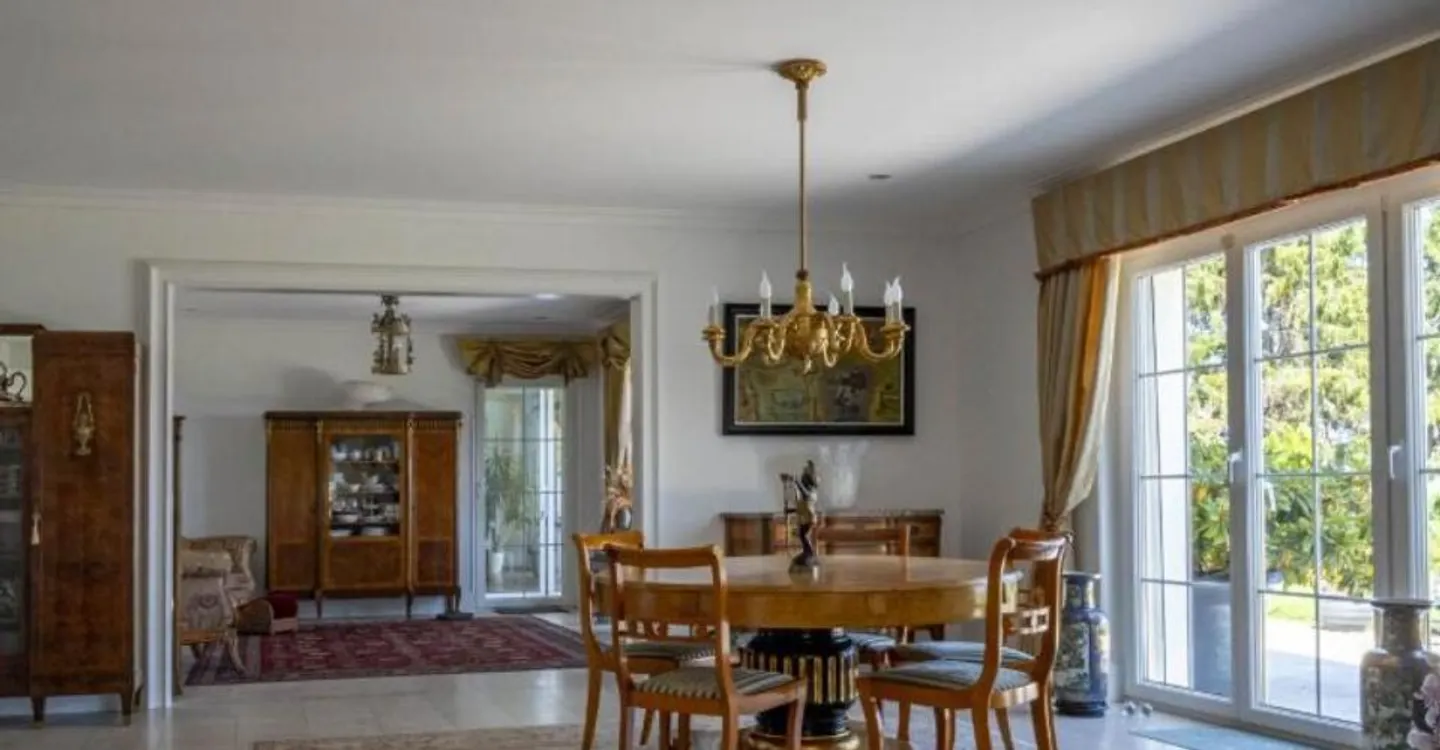 Property with 13 rooms in Bassins - Photo 9 of 13