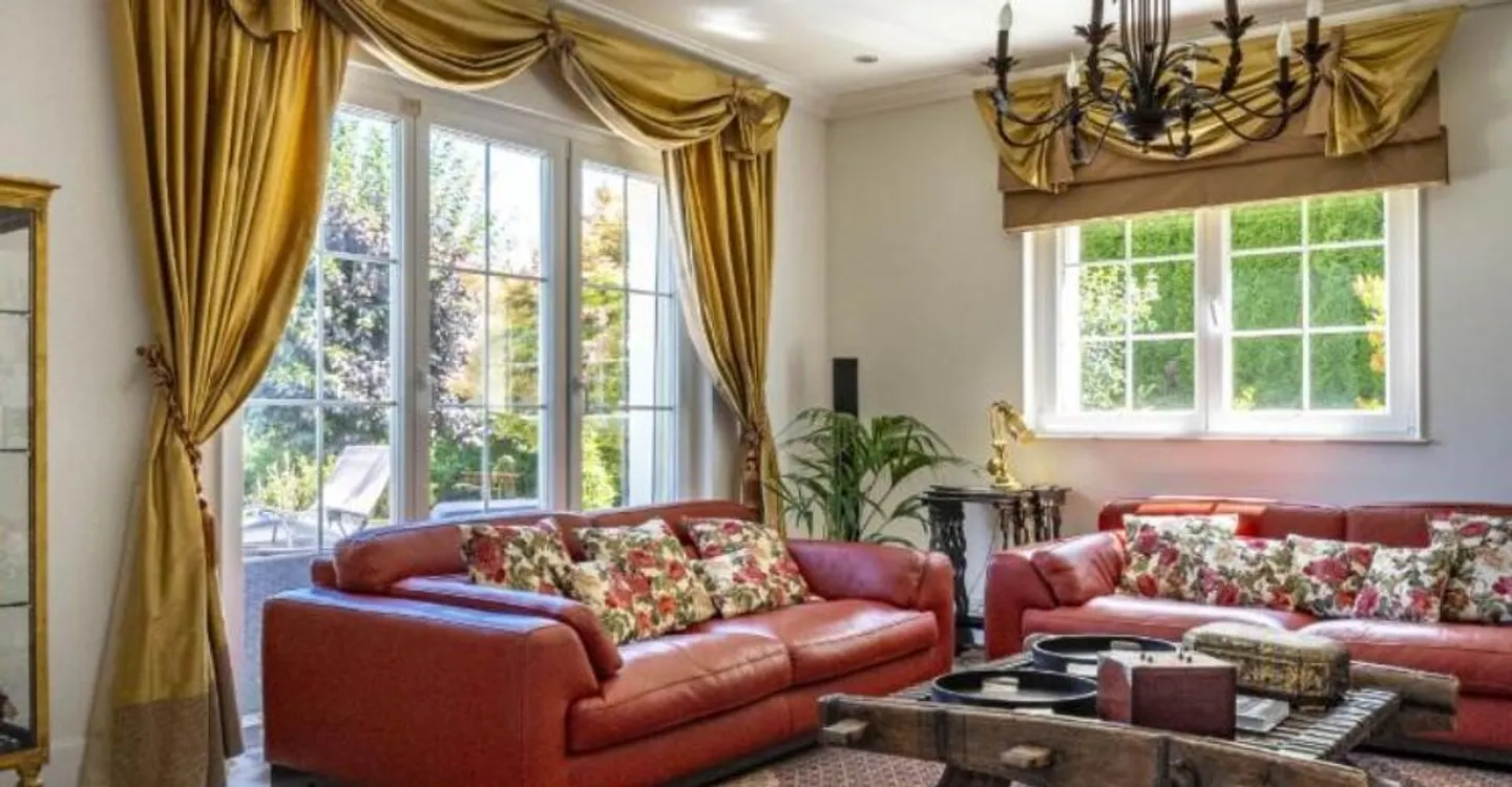 Property with 13 rooms in Bassins - Photo 6 of 13