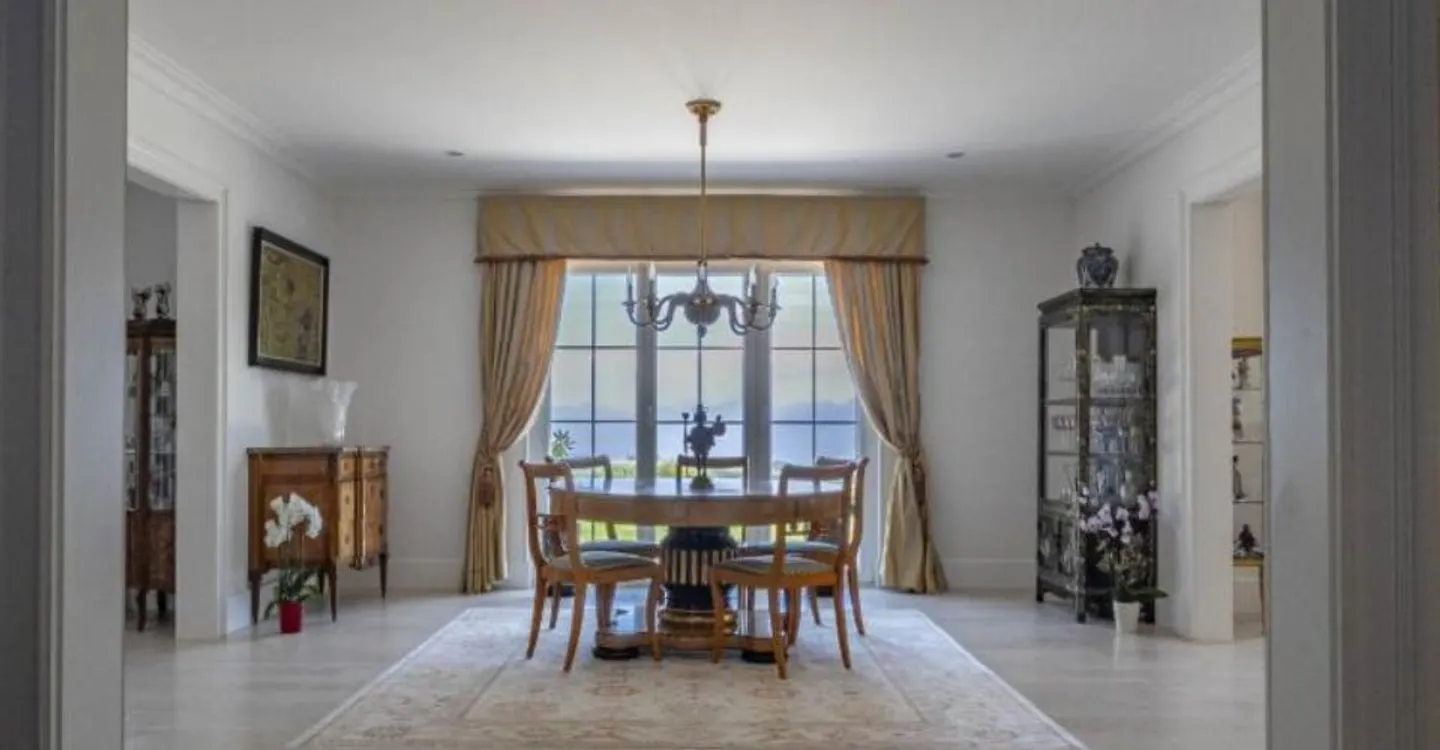 Property with 13 rooms in Bassins - Photo 10 of 13