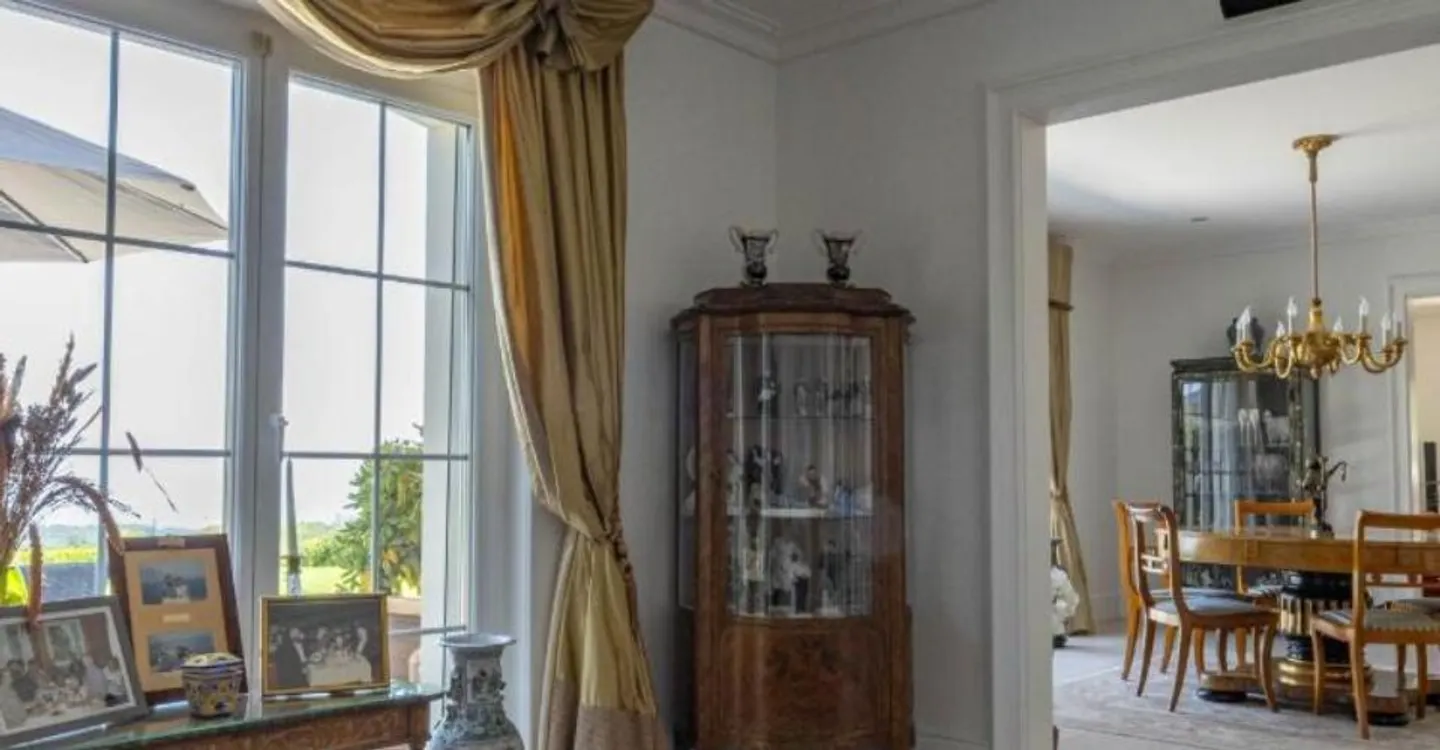 Property with 13 rooms in Bassins - Photo 11 of 13