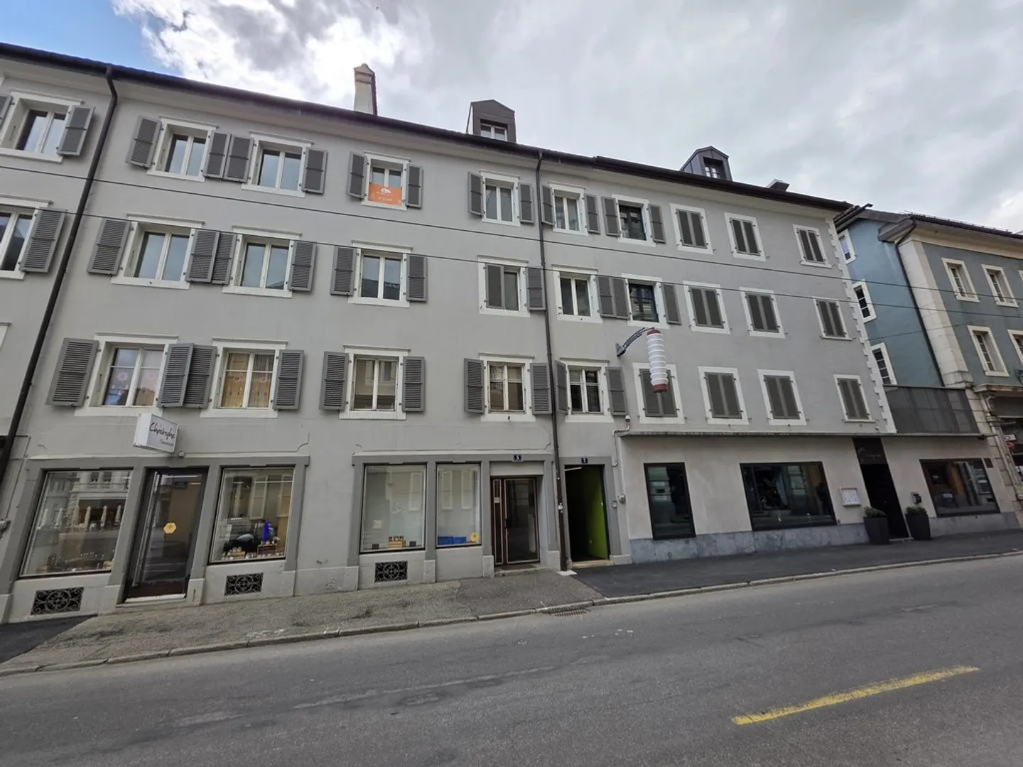 Spacieux 4,5 pièces de 92 m2 avec cheminée et cachet - Photo 9 sur 10