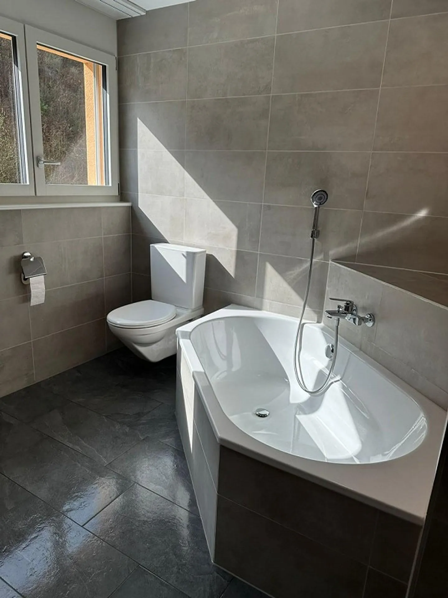 Maison d'angle spacieuse de 6,5 pièces avec belle vue - Photo 8 sur 9