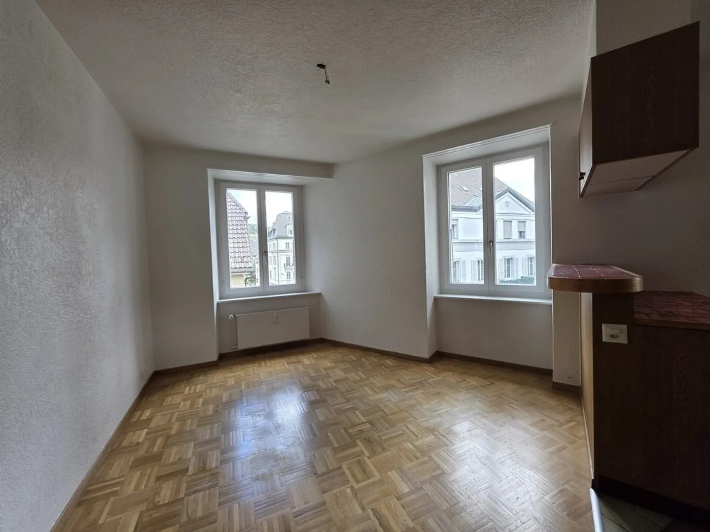 Spacieux 4,5 pièces de 92 m2 avec cheminée et cachet - Photo 3 sur 10