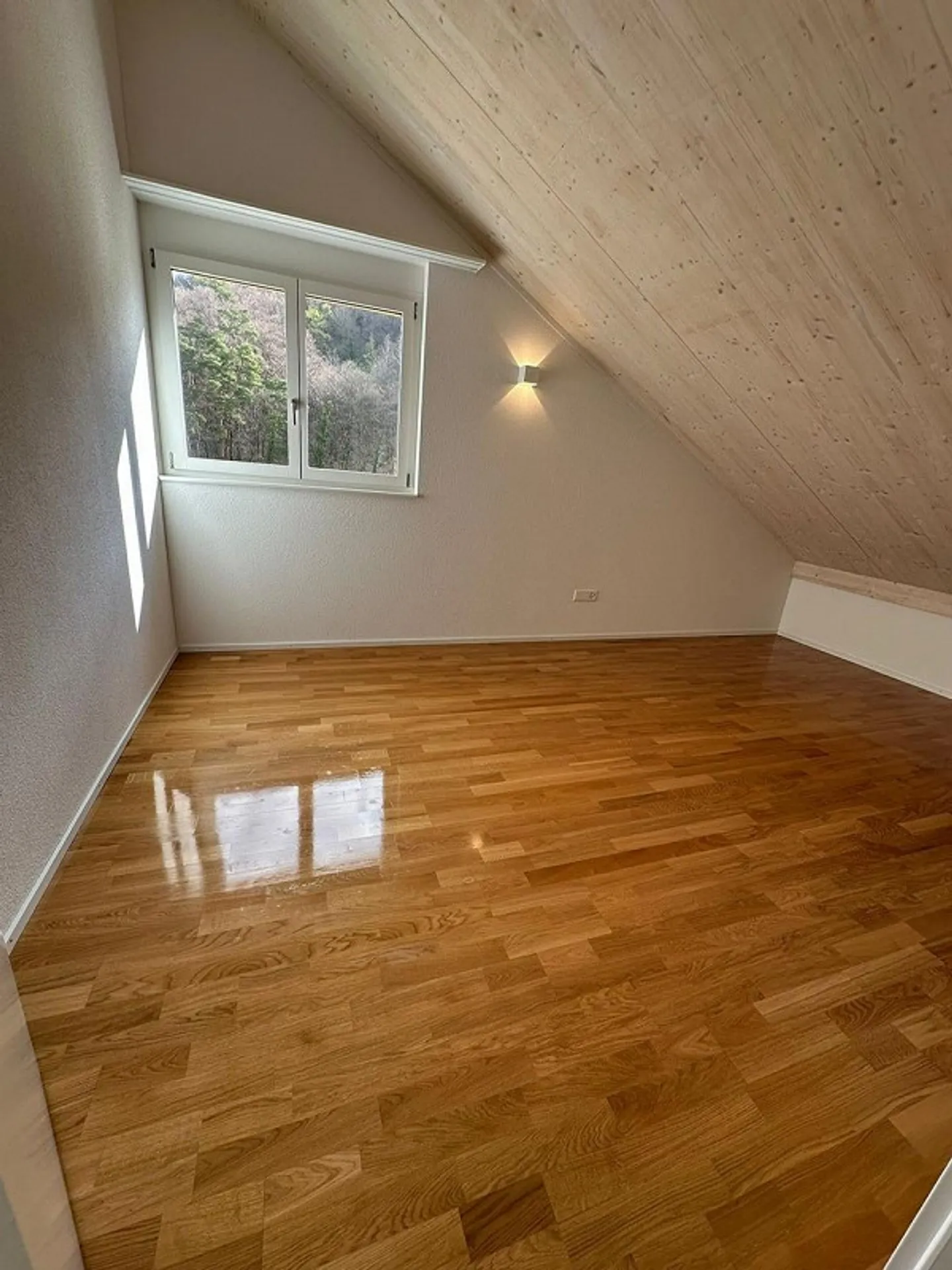 Maison d'angle spacieuse de 6,5 pièces avec belle vue - Photo 5 sur 9