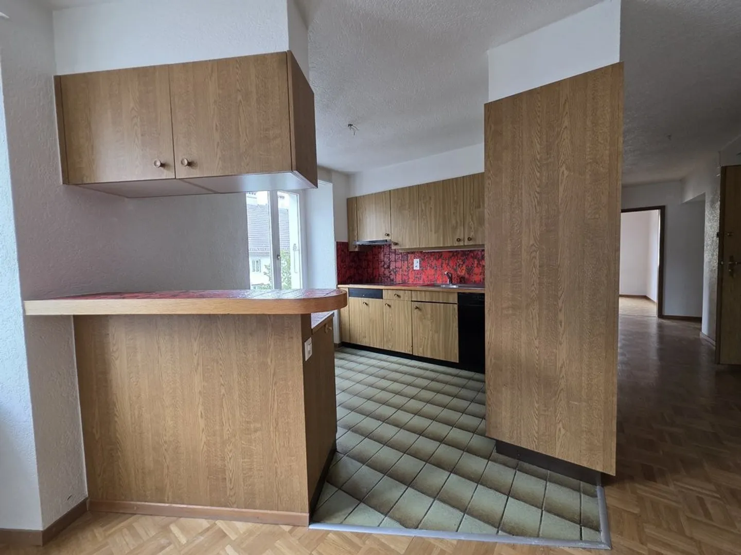 Spacieux 4,5 pièces de 92 m2 avec cheminée et cachet - Photo 4 sur 10