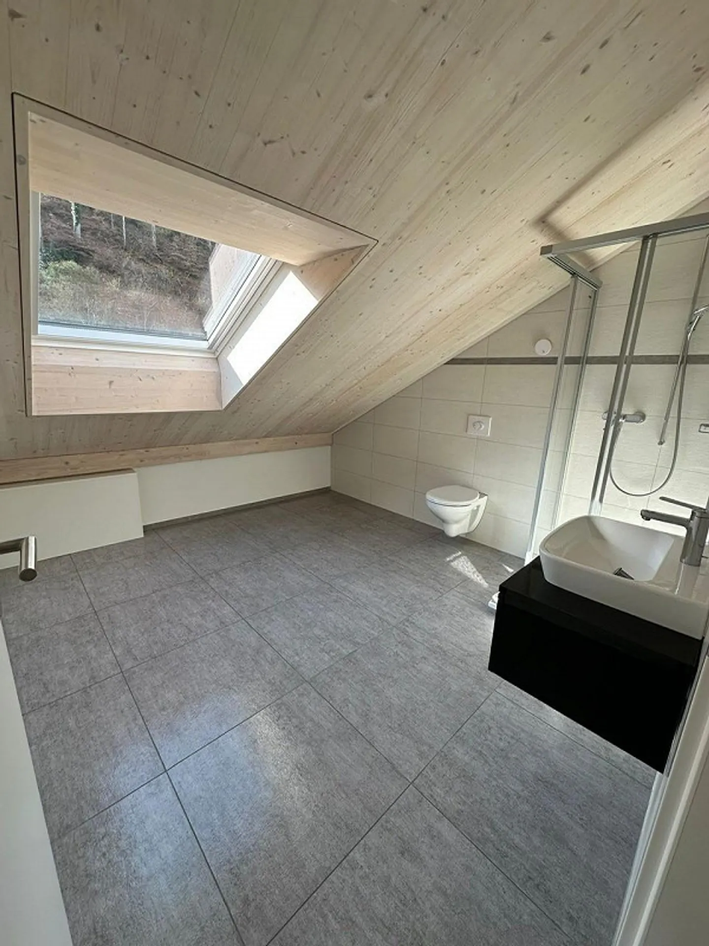 Maison d'angle spacieuse de 6,5 pièces avec belle vue - Photo 9 sur 9