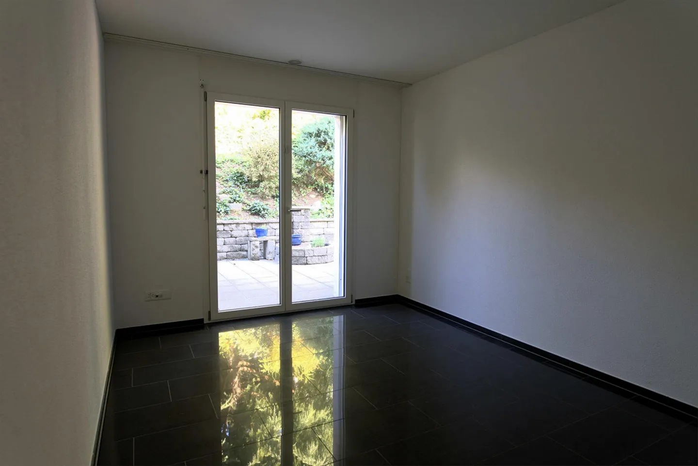 Ampio appartamento di 4,5 stanze con giardino d'inverno, giardino e stanza hobby - Foto 8 di 15