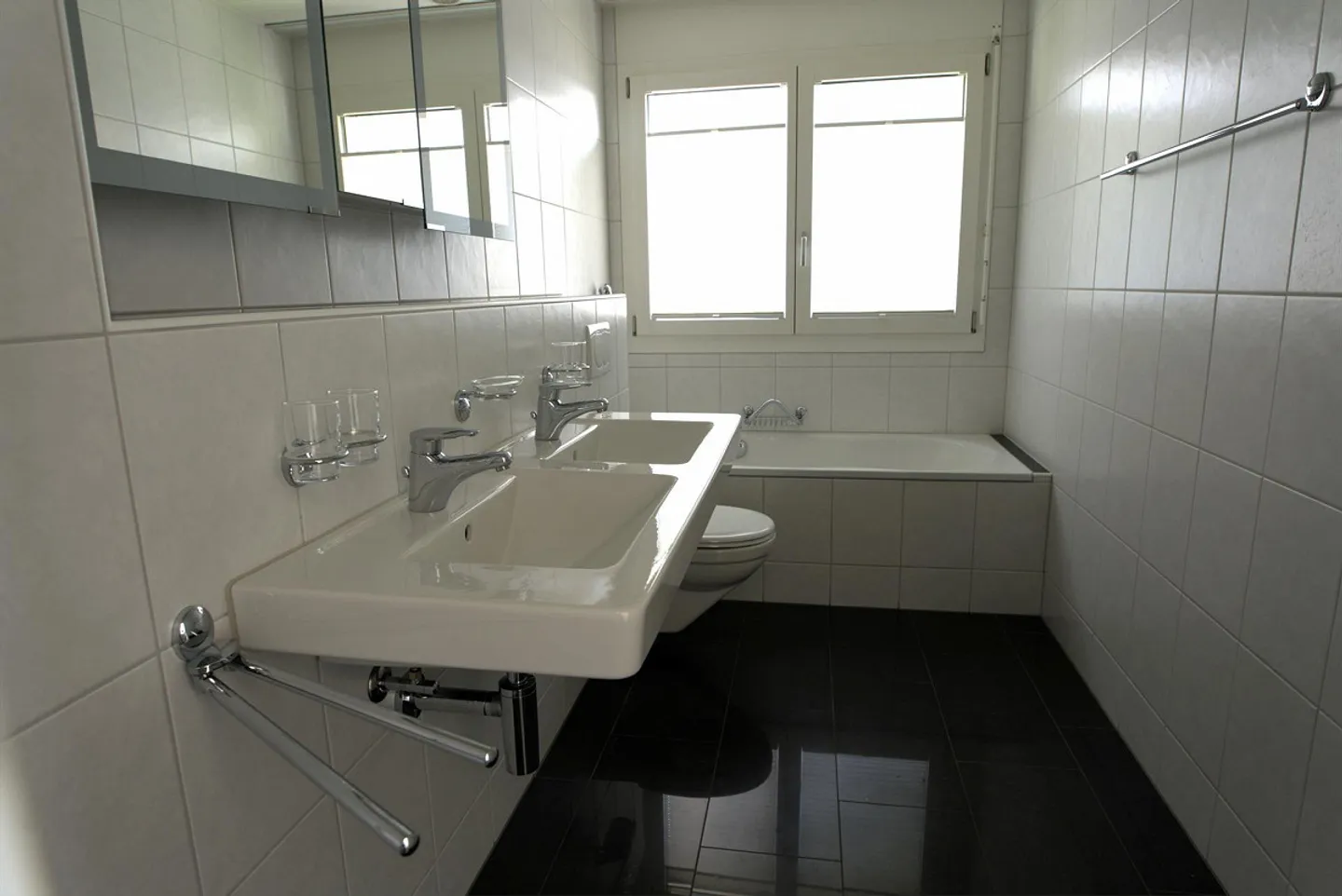 Ampio appartamento di 4,5 stanze con giardino d'inverno, giardino e stanza hobby - Foto 10 di 15