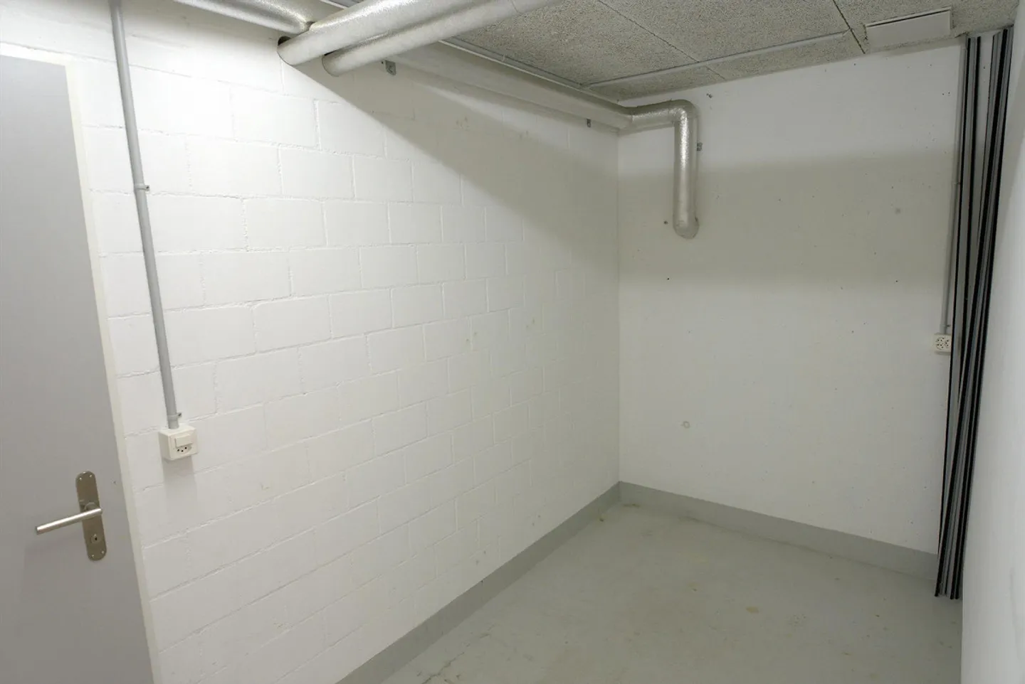 Ampio appartamento di 4,5 stanze con giardino d'inverno, giardino e stanza hobby - Foto 13 di 15