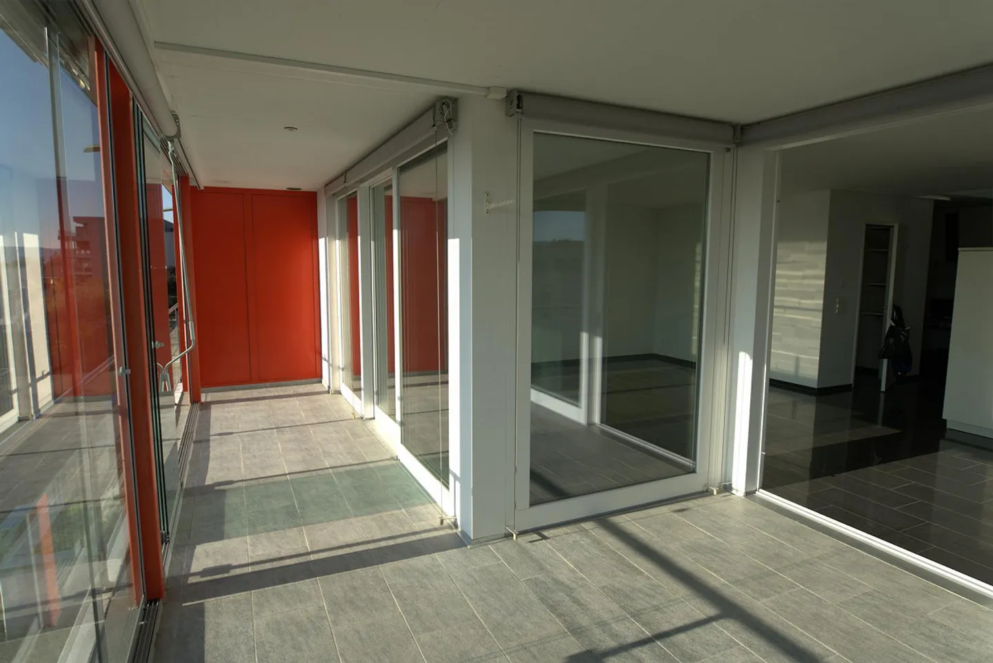 Ampio appartamento di 4,5 stanze con giardino d'inverno, giardino e stanza hobby - Foto 2 di 15