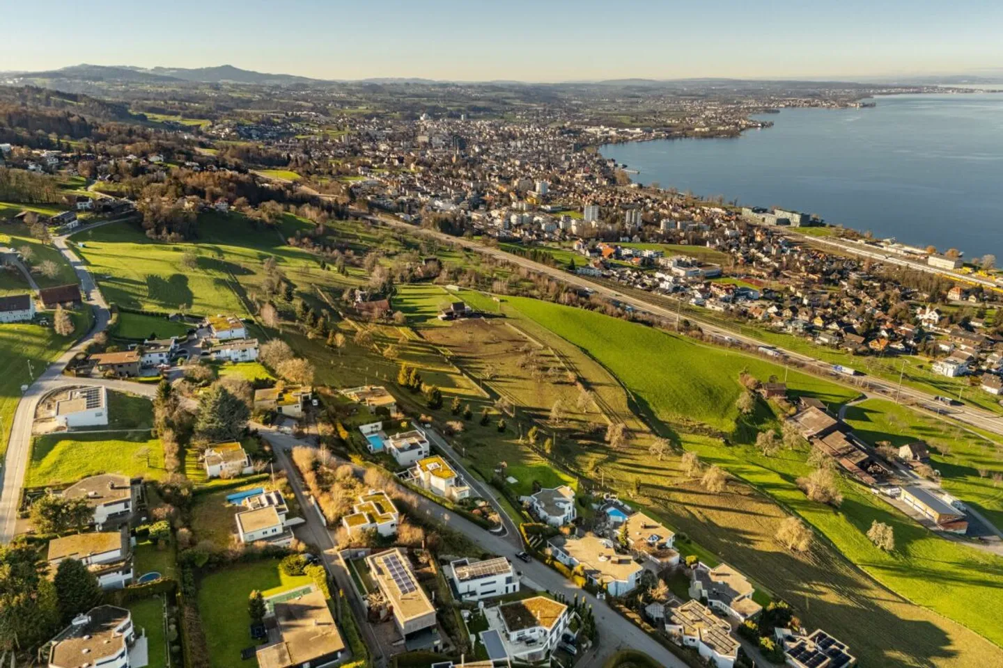 RARITÄT, UNVERBAUBAR & SEESICHT WOHIN DAS AUGE REICHT Grundstück inkl. bewilligtem Projekt für Ihre private Residenz mit höchster Privatsphäre - Foto 2 von 7