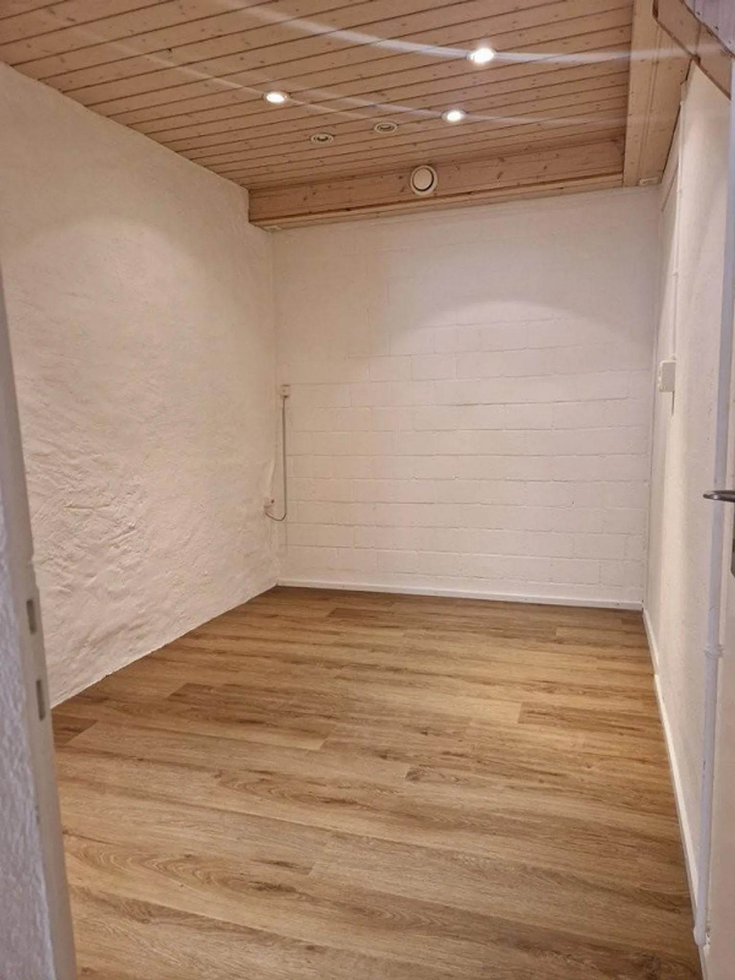 Retail space in a central location - Photo 2 of 4