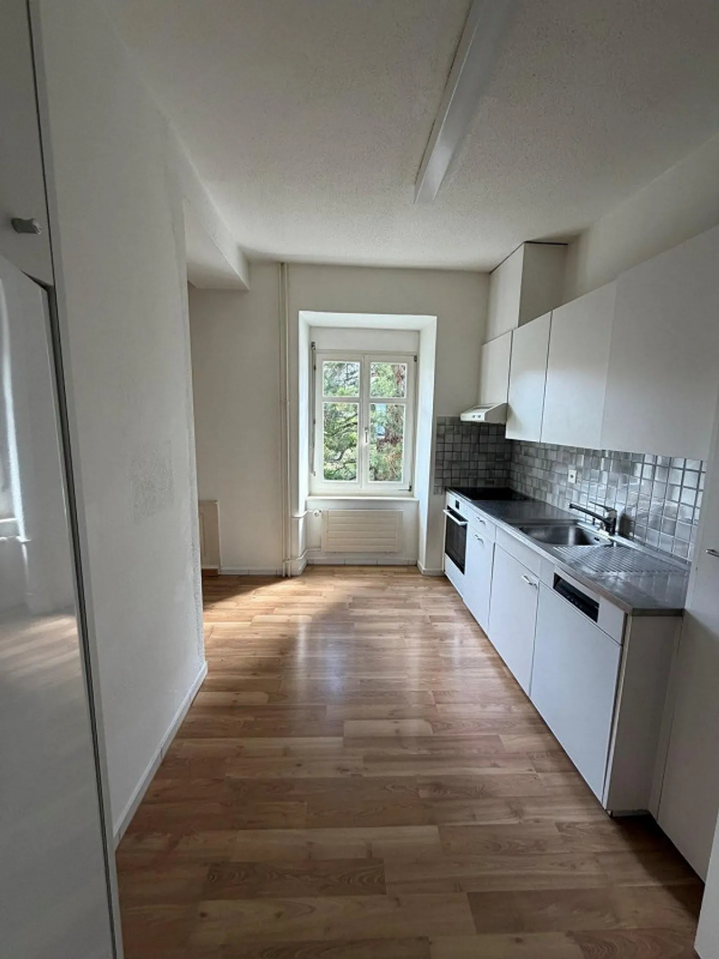Central 4-room apartment for rent - Photo 3 of 8