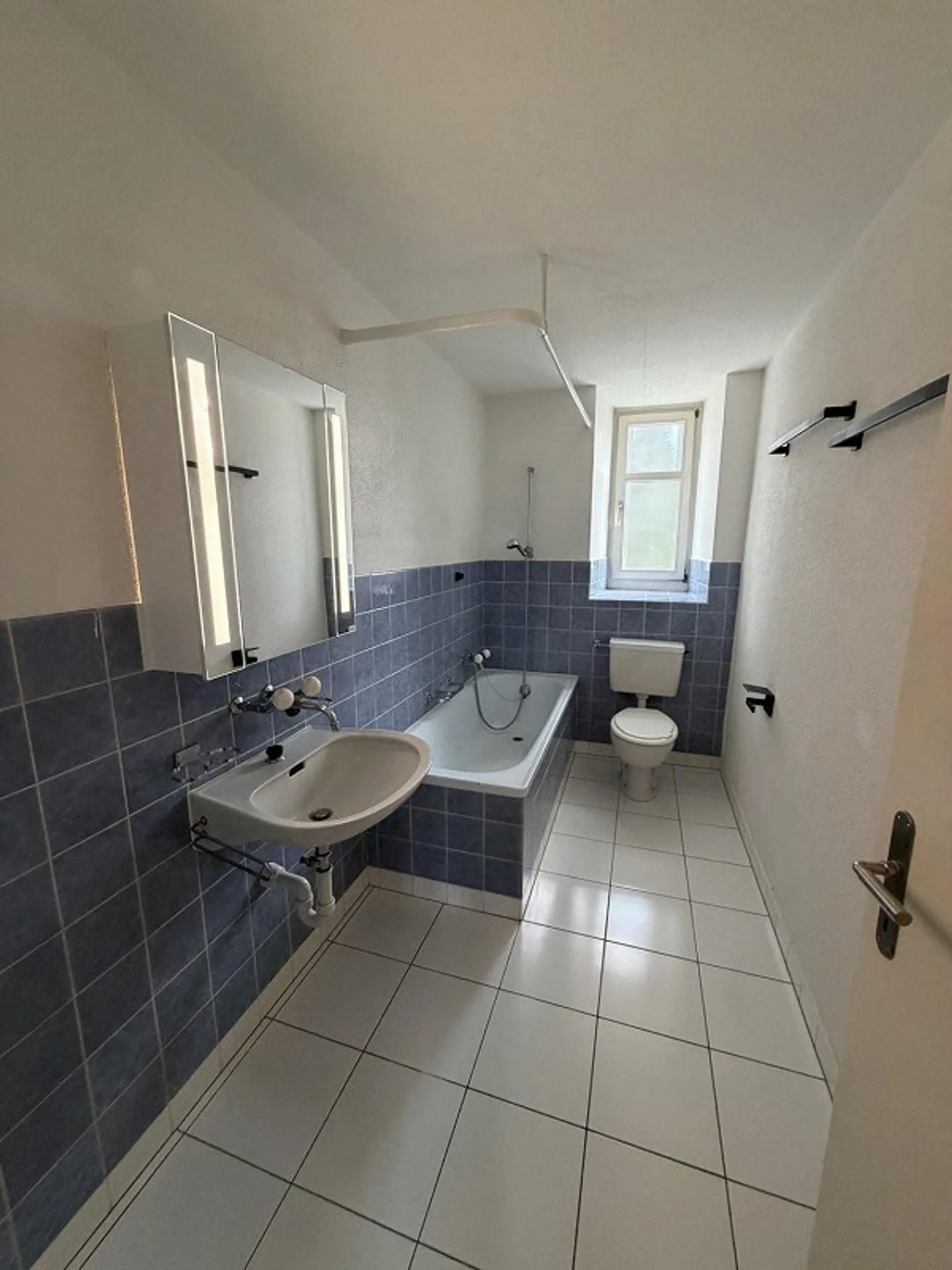 Central 4-room apartment for rent - Photo 4 of 8