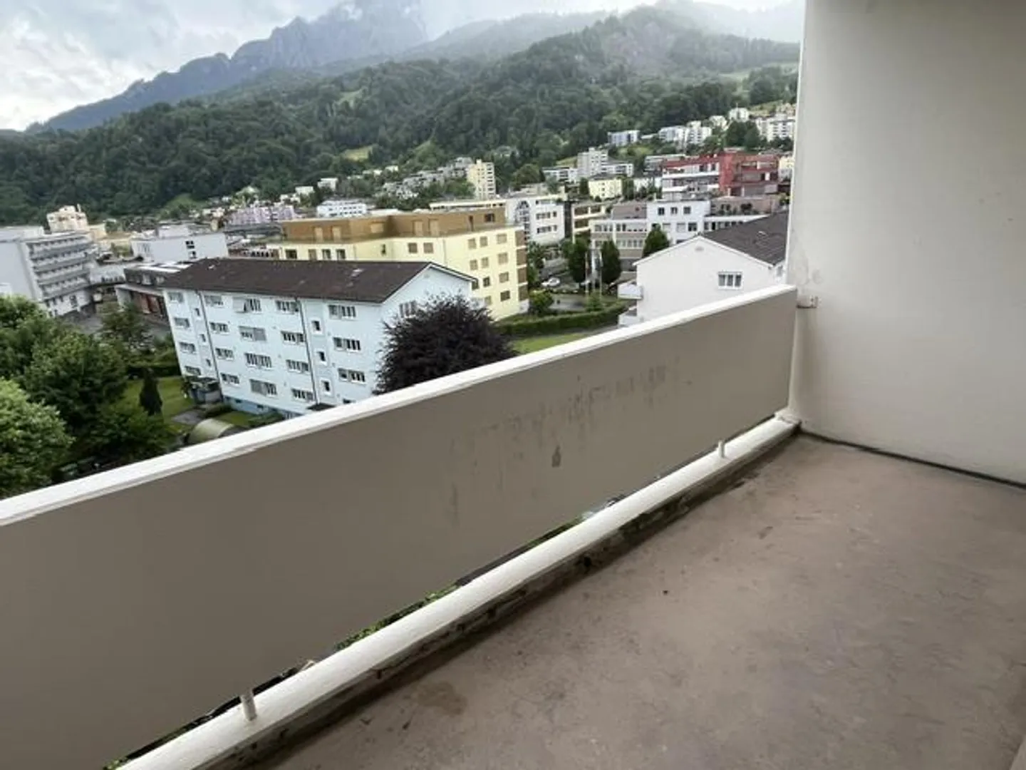 Appartement astucieux de 1,5 pièce avec belle vue - Photo 3 sur 8