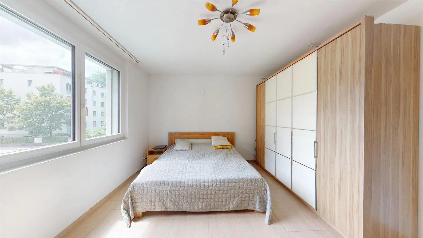 Liestal: Appartamento di 4,5 stanze con ascensore, camino e 2 posti auto in garage - Foto 7 di 12