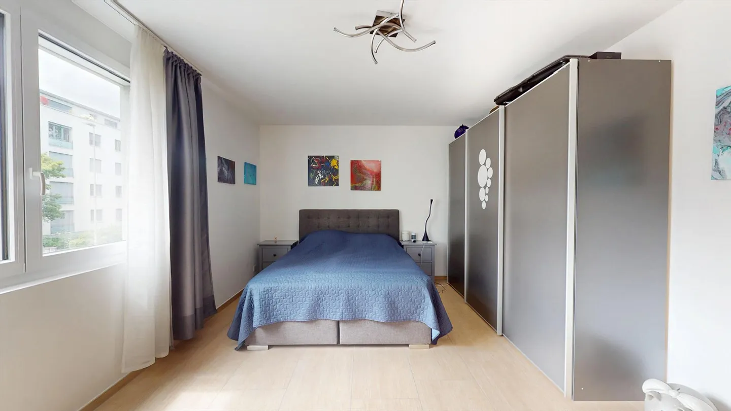 Liestal: Appartamento di 4,5 stanze con ascensore, camino e 2 posti auto in garage - Foto 11 di 12