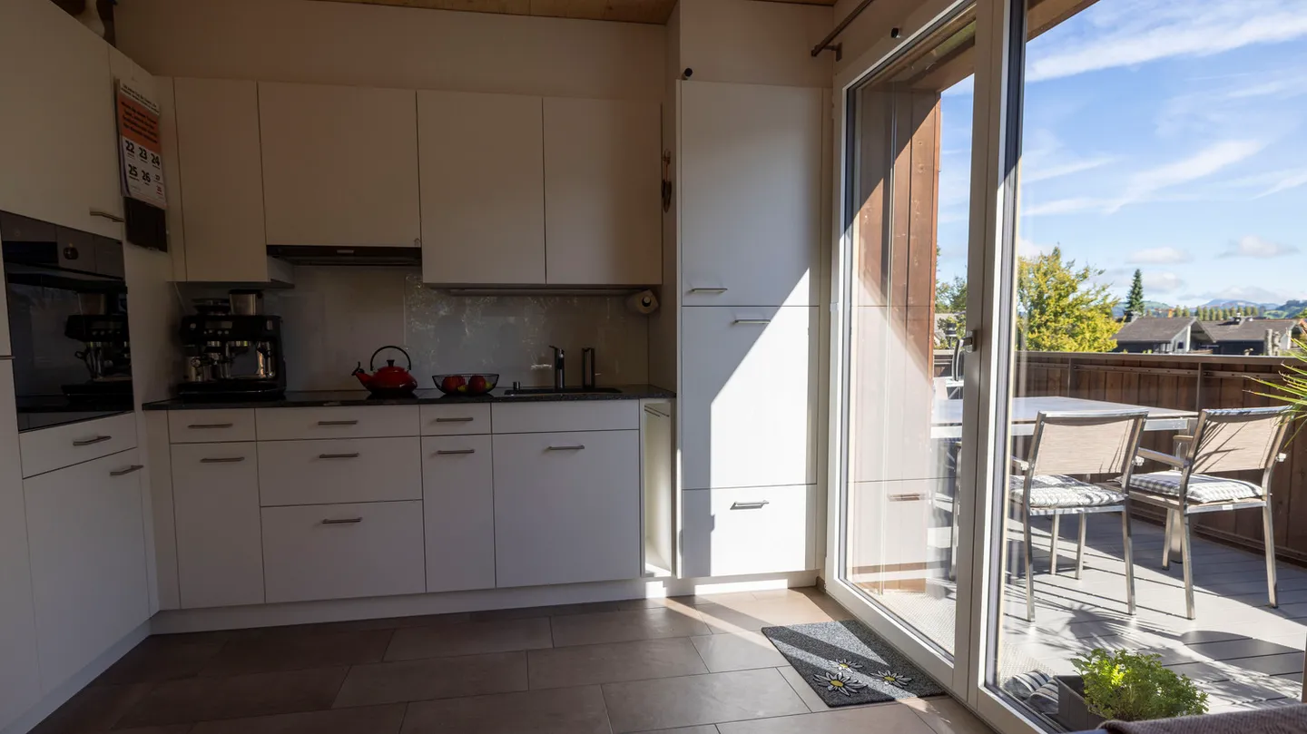 APPARTEMENT 2½ PIÈCES À SARNEN (OW), MEUBLÉ, TEMPORAIRE - Photo 3 sur 10