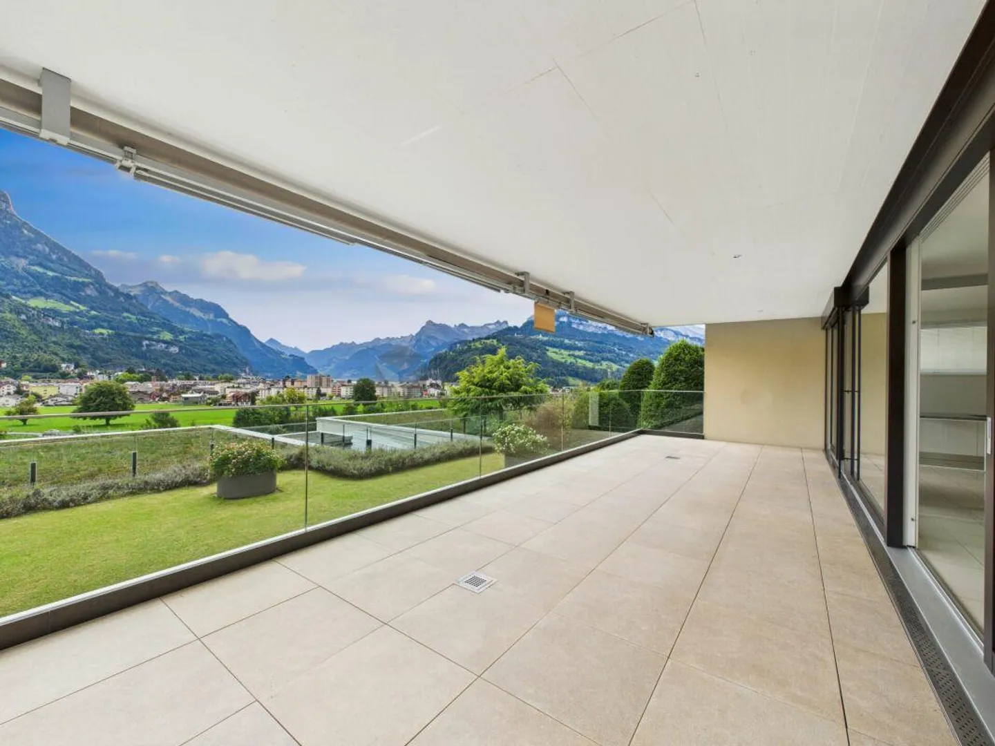 Vivere lussuoso con vista panoramica su montagne e lago e con molto ... - Foto 6 di 15
