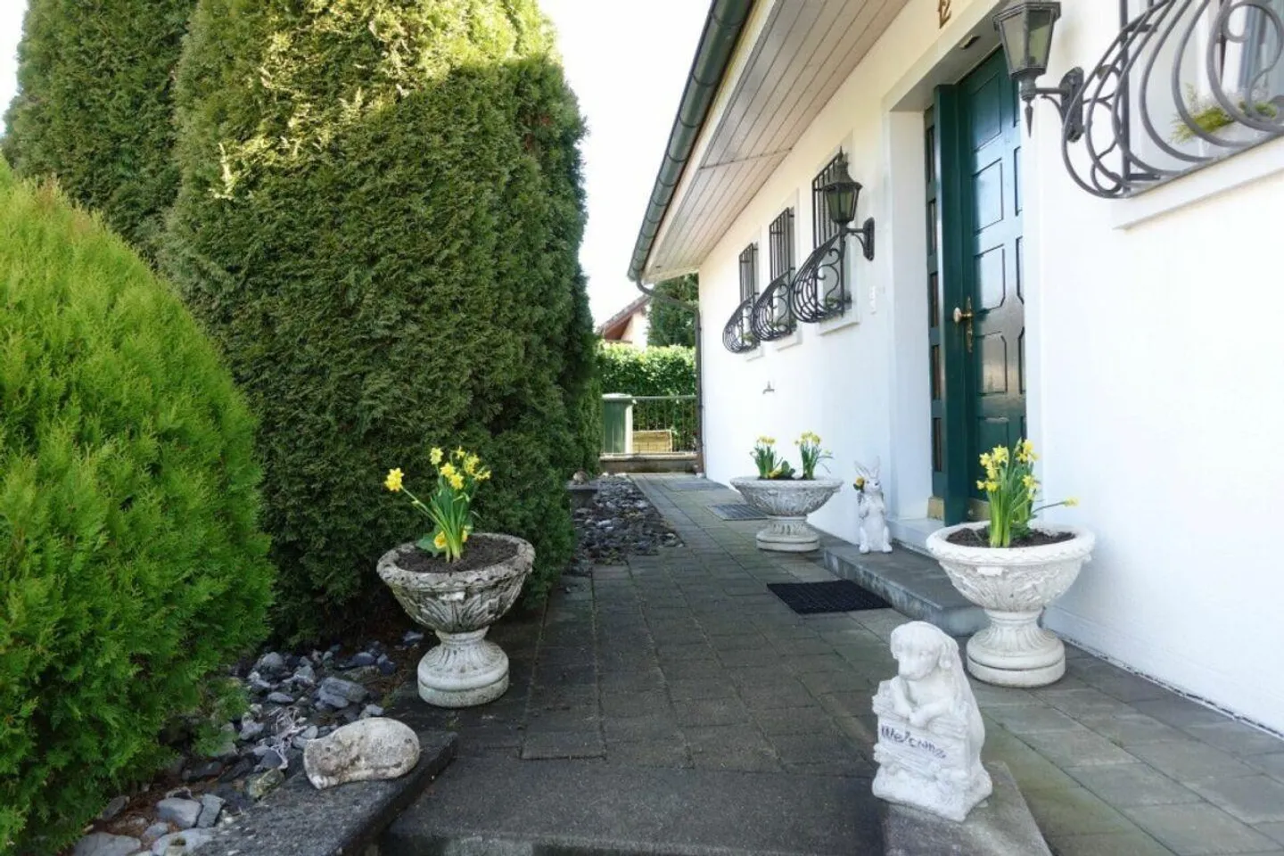 Freistehende Oase mit Cheminée und grossem Garten - Foto 1 von 30