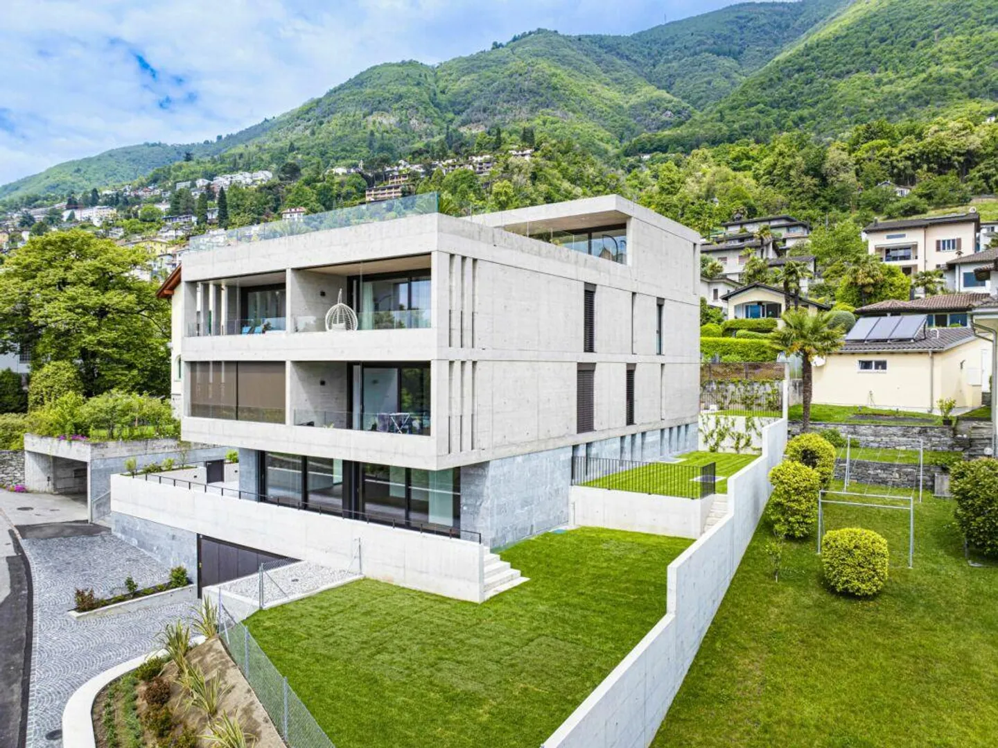 MINUSIO - Nuovo ed elegante appartamento di 4,5 stanze con grande giardino - Foto 1 di 24