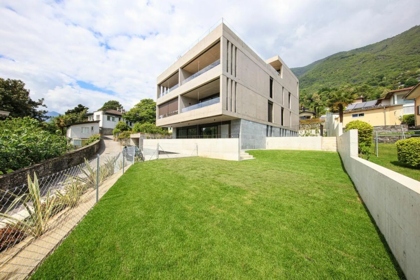 MINUSIO - Nuovo ed elegante appartamento di 4,5 stanze con grande giardino - Foto 2 di 24