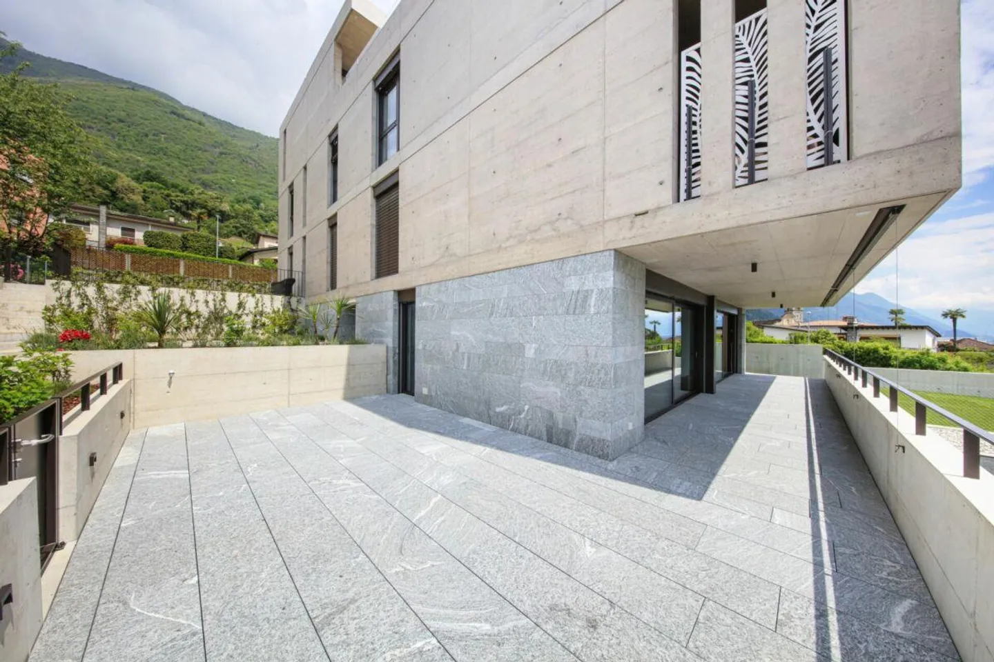 MINUSIO - Nuovo ed elegante appartamento di 4,5 stanze con grande giardino - Foto 3 di 24