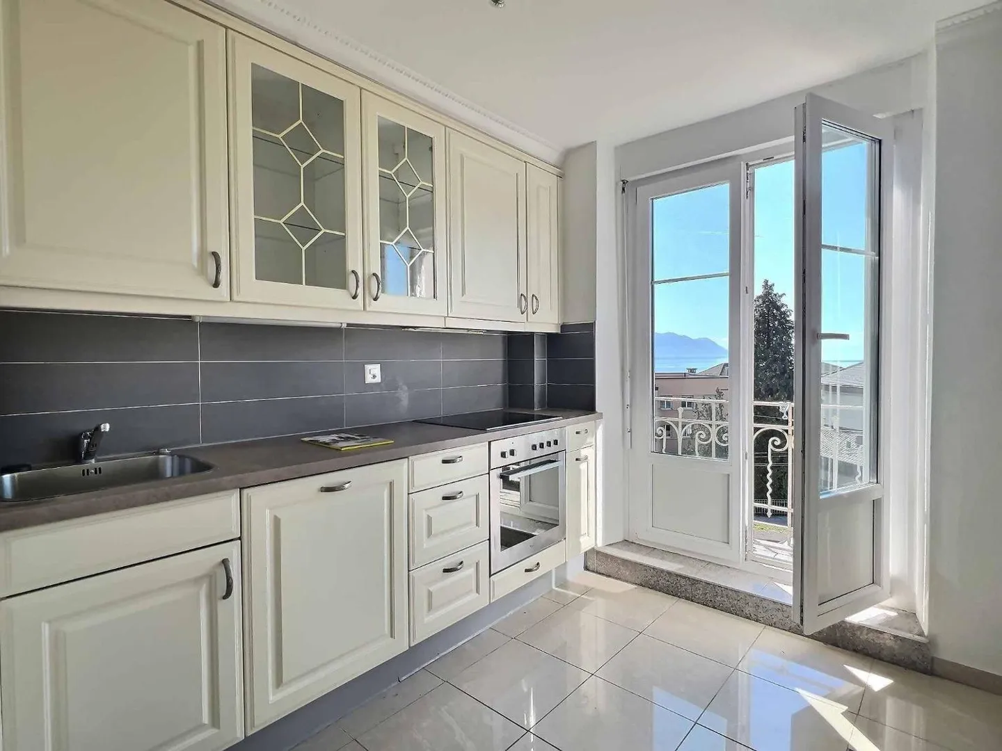 Charmante Wohnung in Veytaux - Foto 2 von 10