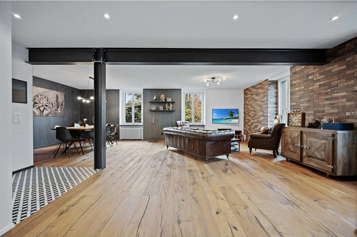 House with 5 rooms - Photo 4 of 13