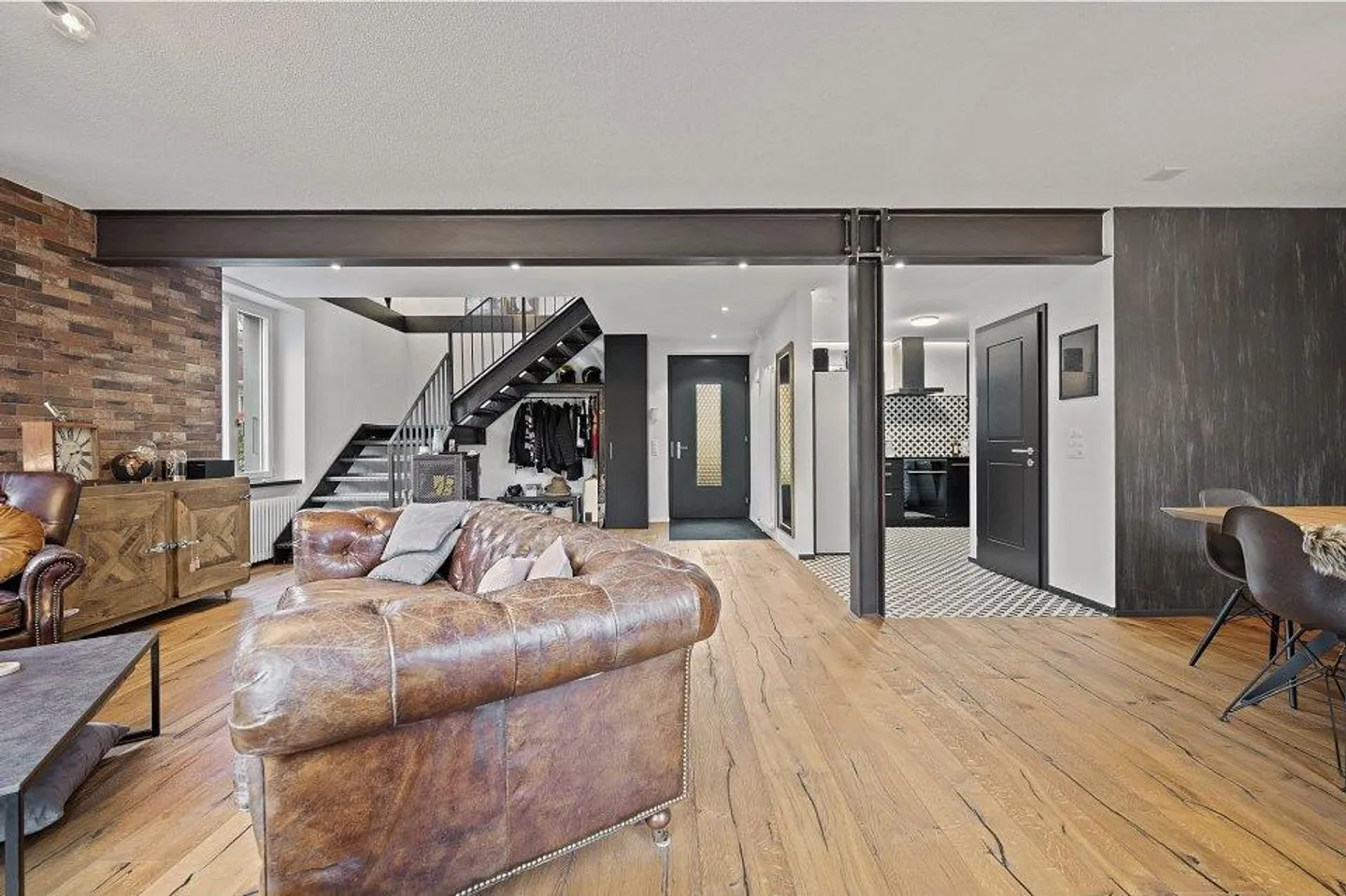 House with 5 rooms - Photo 5 of 13