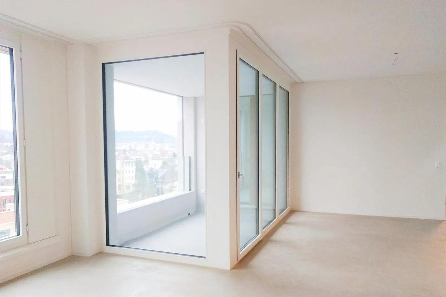 Very spacious 2.5-room apartment directly at the train station with a wide view - Photo 6 of 11