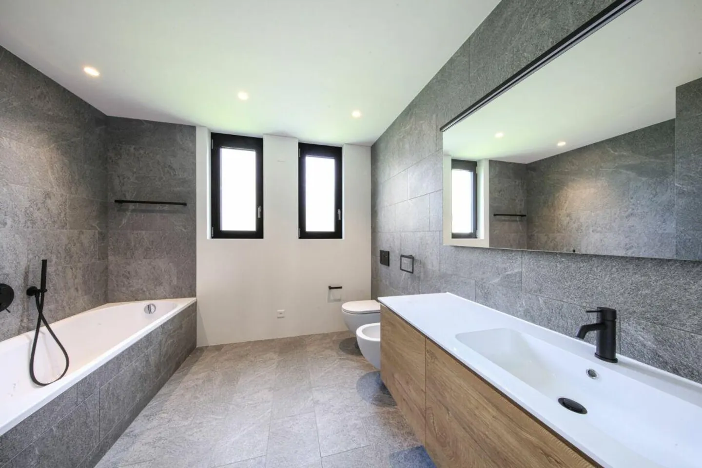 MINUSIO - Nuovo ed elegante appartamento di 4,5 stanze con grande giardino - Foto 13 di 24