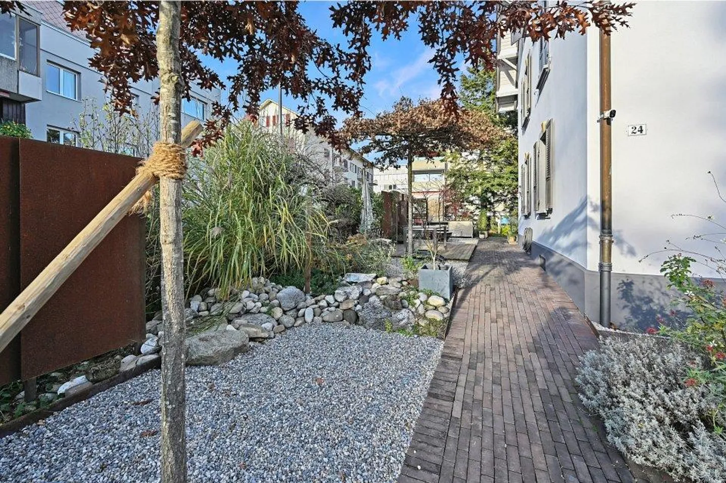 House with 5 rooms - Photo 2 of 13