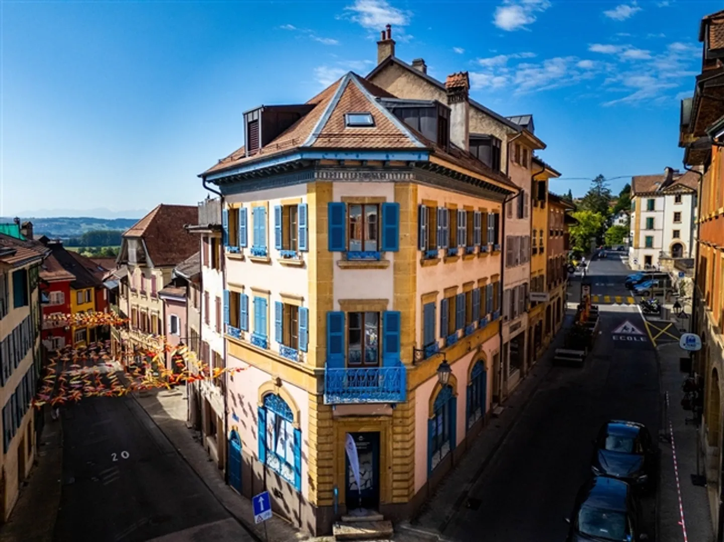 «Gemischt genutztes Dorfgebäude im Zentrum von Orbe (VD)» - Foto 1 von 9