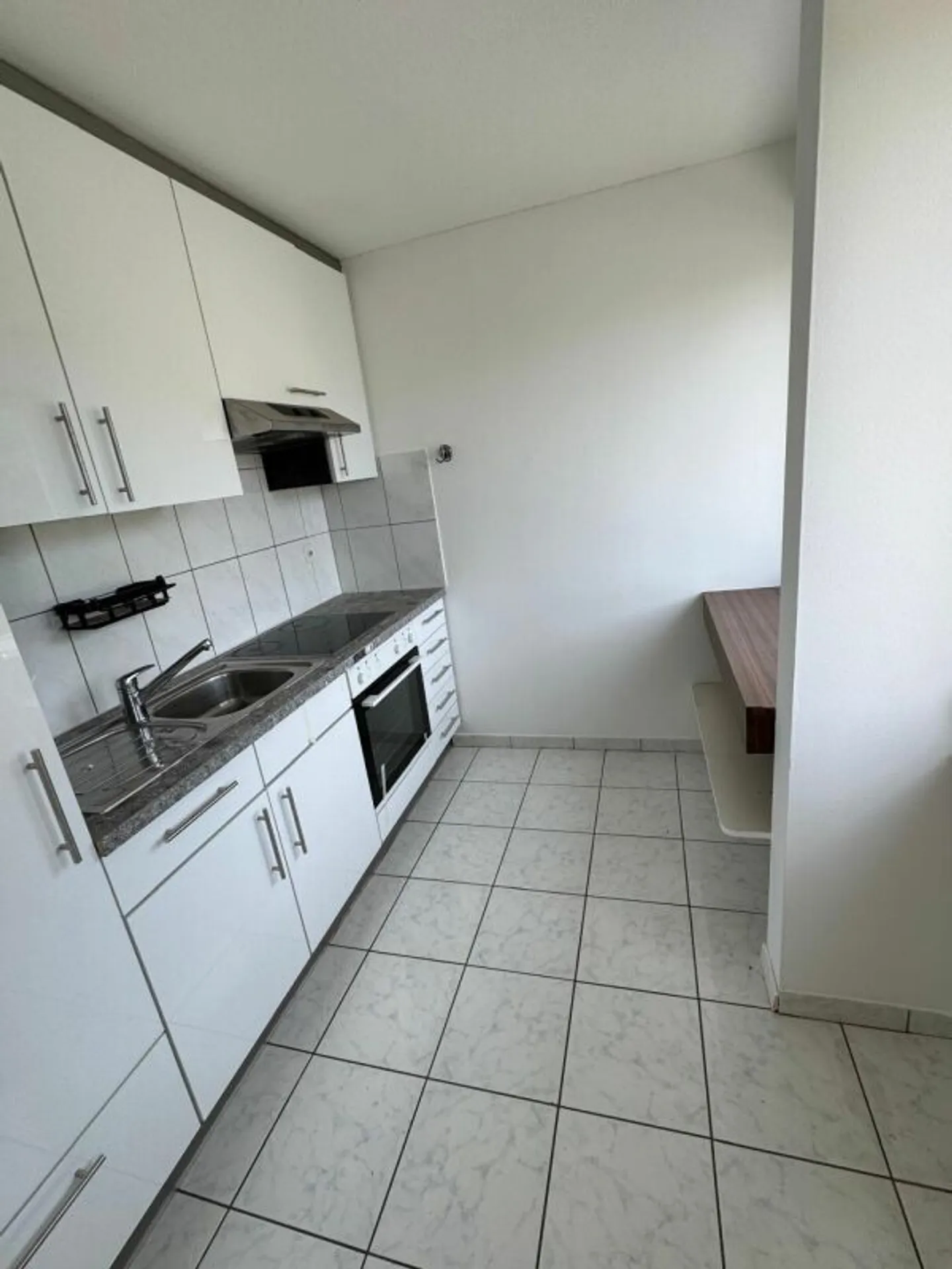 Spazioso appartamento di 3.5 locali con bella vista - Foto 4 di 11