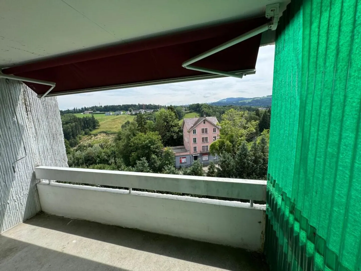 Spazioso appartamento di 3.5 locali con bella vista - Foto 9 di 11