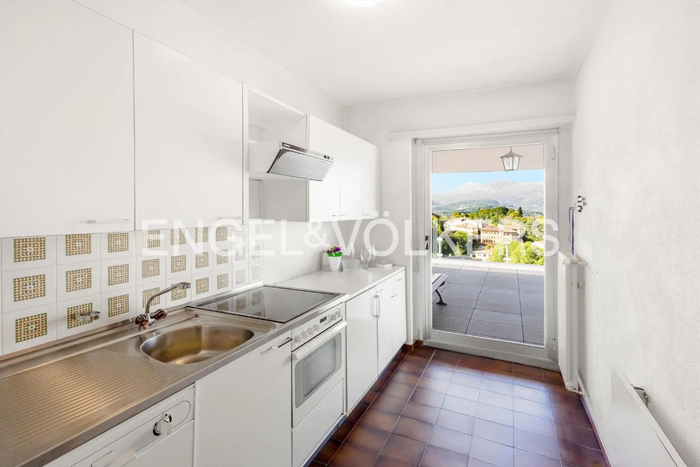 Oasis of Tranquility with Terrace and Lake View in Montagnola - Photo 8 of 13